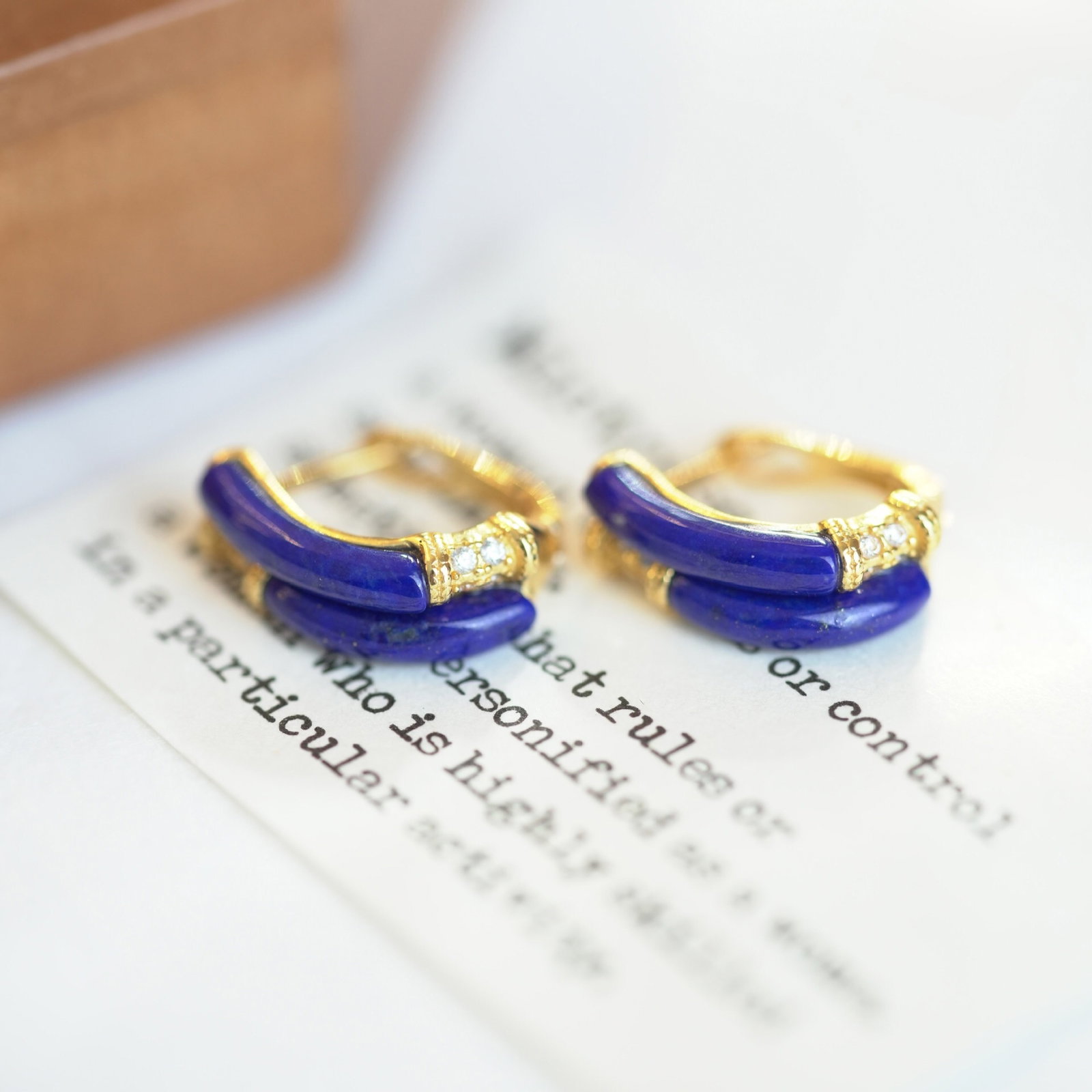 A Pair of Exquisite Sterling Silver-Gold Plated Inlaid Lapis Lazuli Earrings,Inlaid Diamond: A Pair of Exquisite Sterling Silver-Gold Plated Inlaid Lapis Lazuli Earrings,Inlaid Diamond