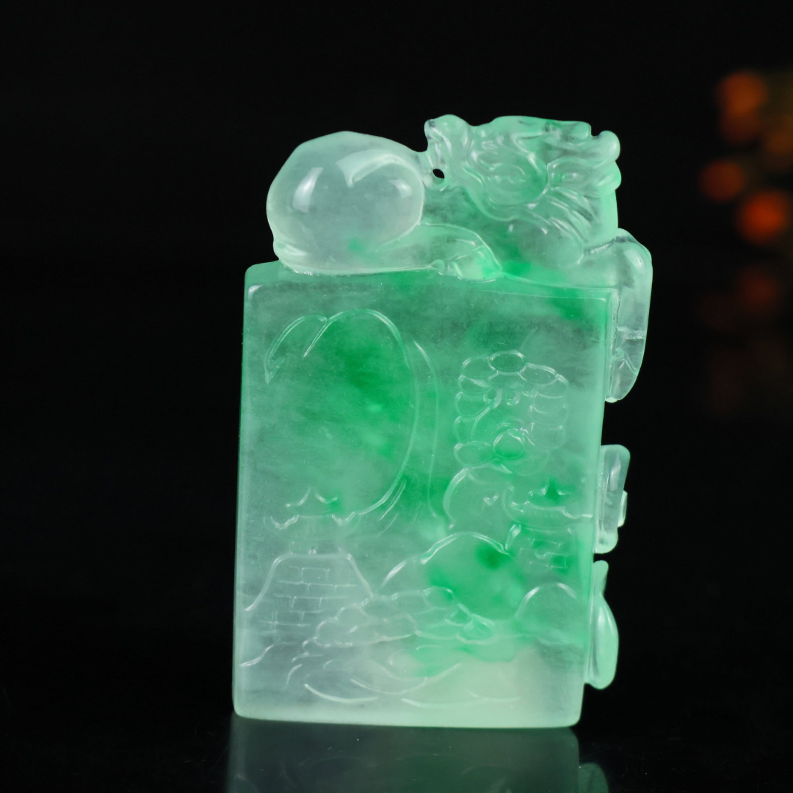 An Exquisite Jadeite Landscape and Auspicious Beast Pattern Pendant: An Exquisite Jadeite Landscape and Auspicious Beast Pattern Pendant，Size:76mmx56mmx13mm 翡翠山水瑞兽纹挂件