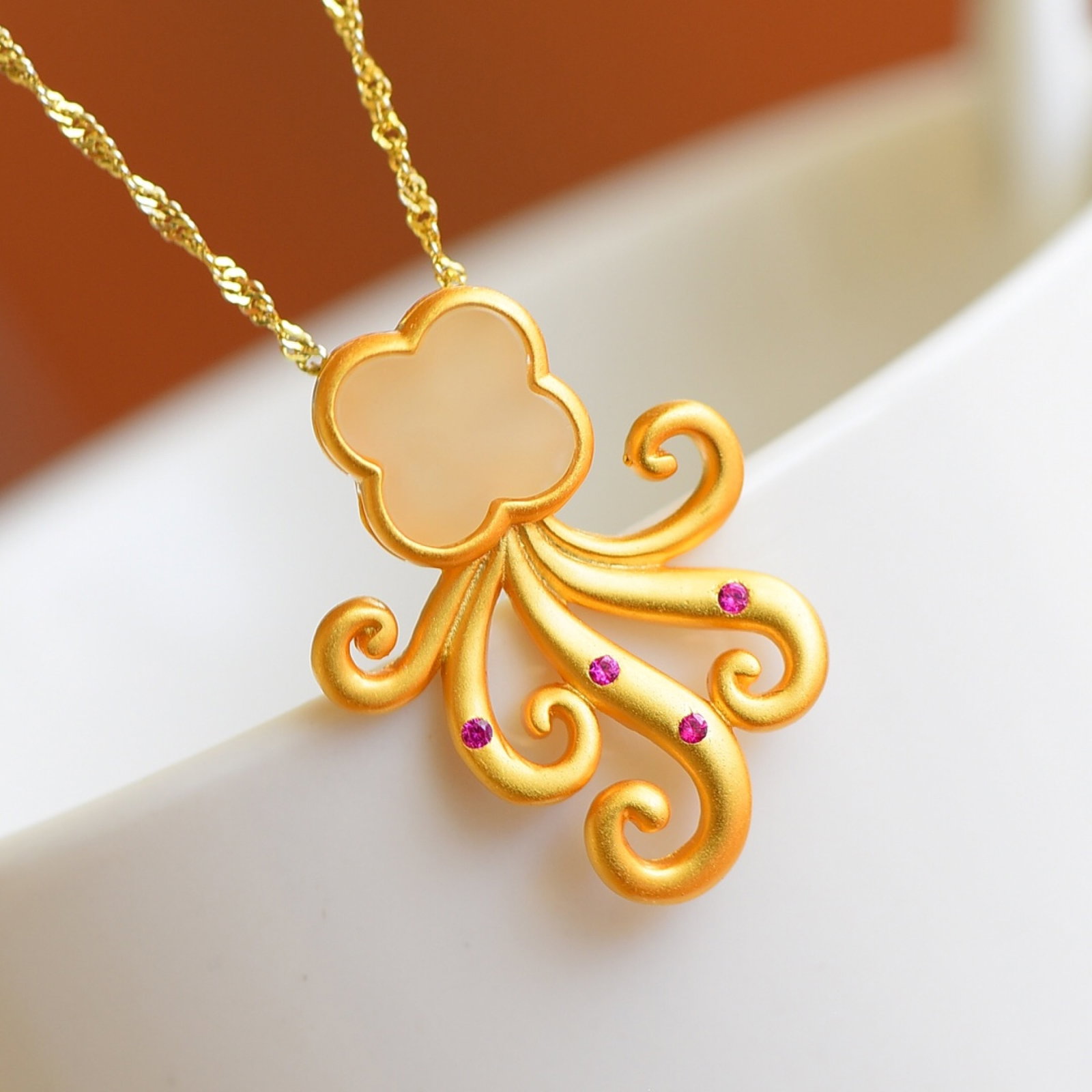 An Exquisite Sterling Silver-Gold Plated Inlaid White Jade Pendant,Inlaid Gems: An Exquisite Sterling Silver-Gold Plated Inlaid White Jade Pendant,Inlaid Gems,Size:10mmx10mm