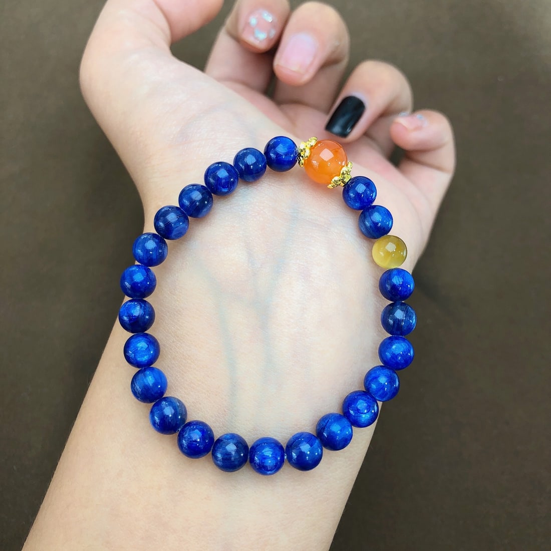 An Exquisite Kyanite Bracelets: An Exquisite Kyanite Bracelets,Size:6.4mm,8.4mm, Weight:12.7g 蓝晶石手串