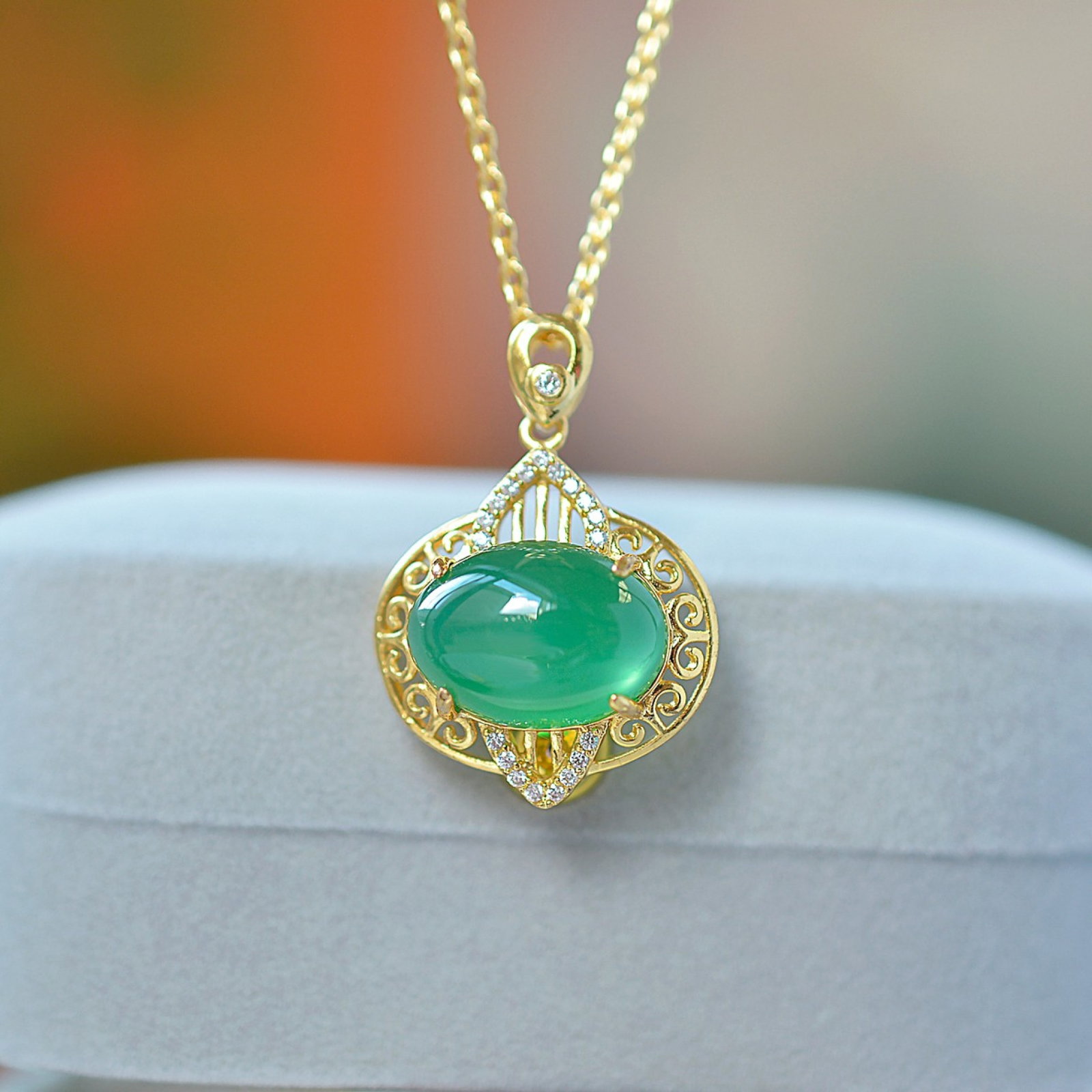 An Exquisite Pendant,Inlaid Diamond: An Exquisite Pendant Size:10mmx14mm 吊坠