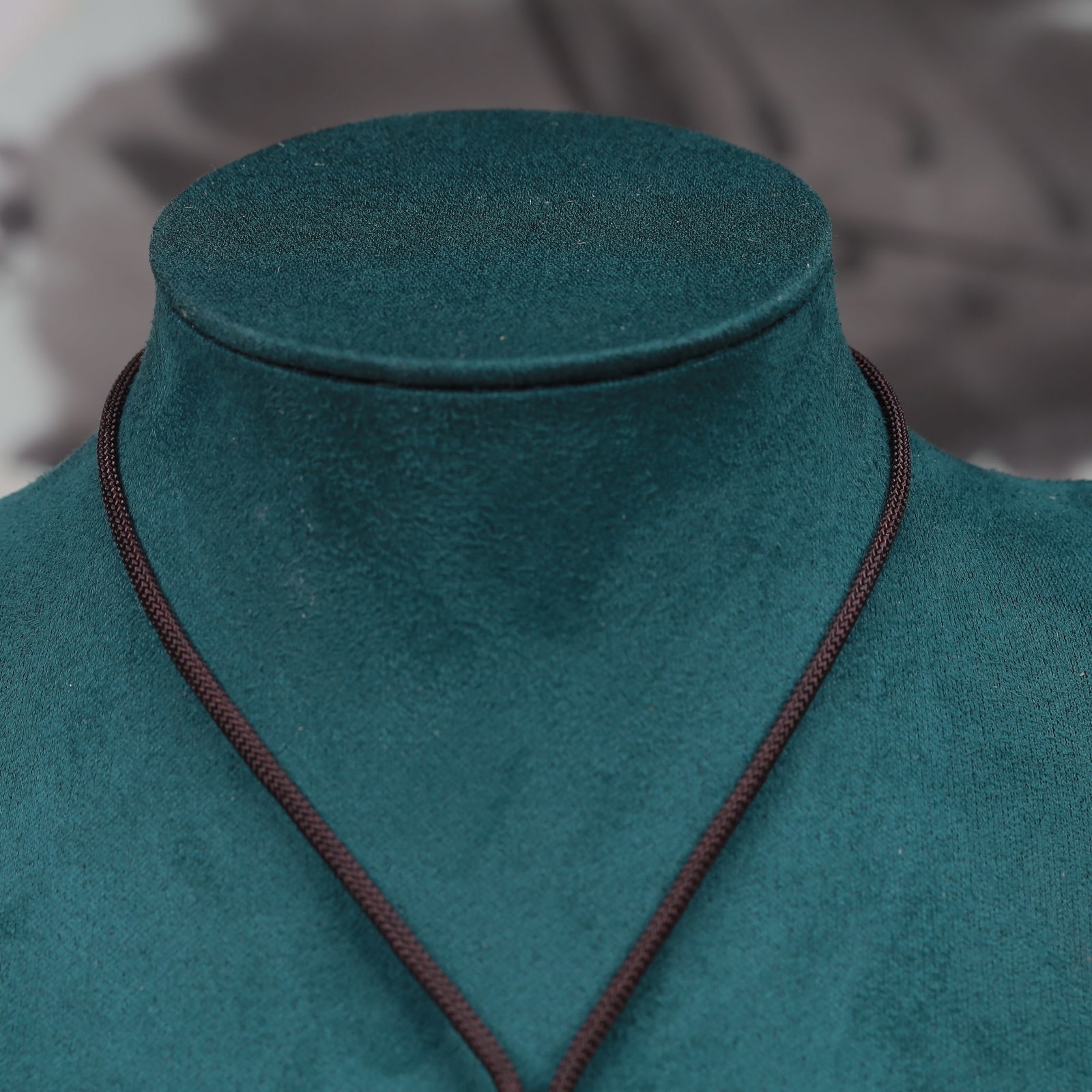 An Exquisite Cinnabar Figure Pattern Pendant - 2