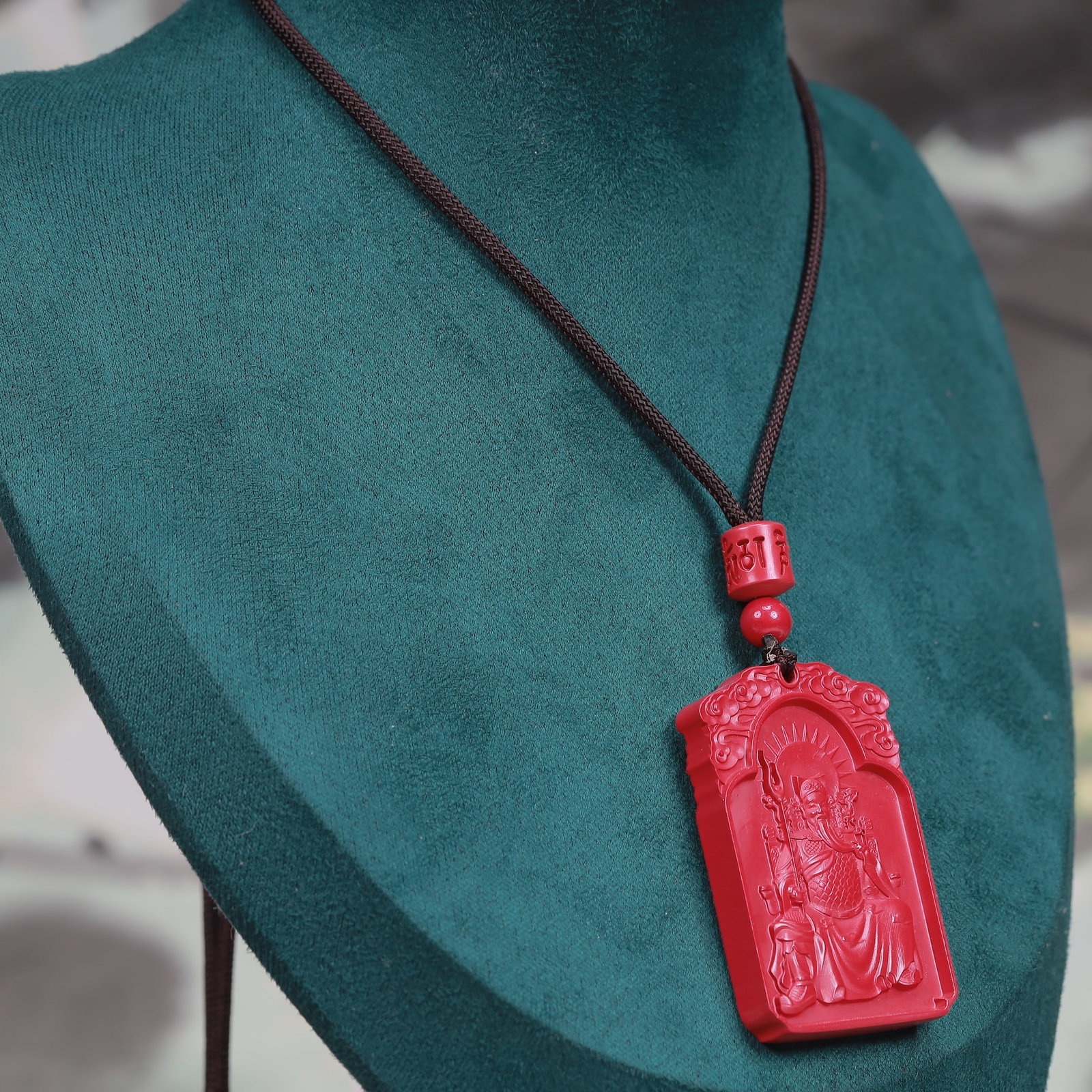 An Exquisite Cinnabar Figure Pattern Pendant - 4
