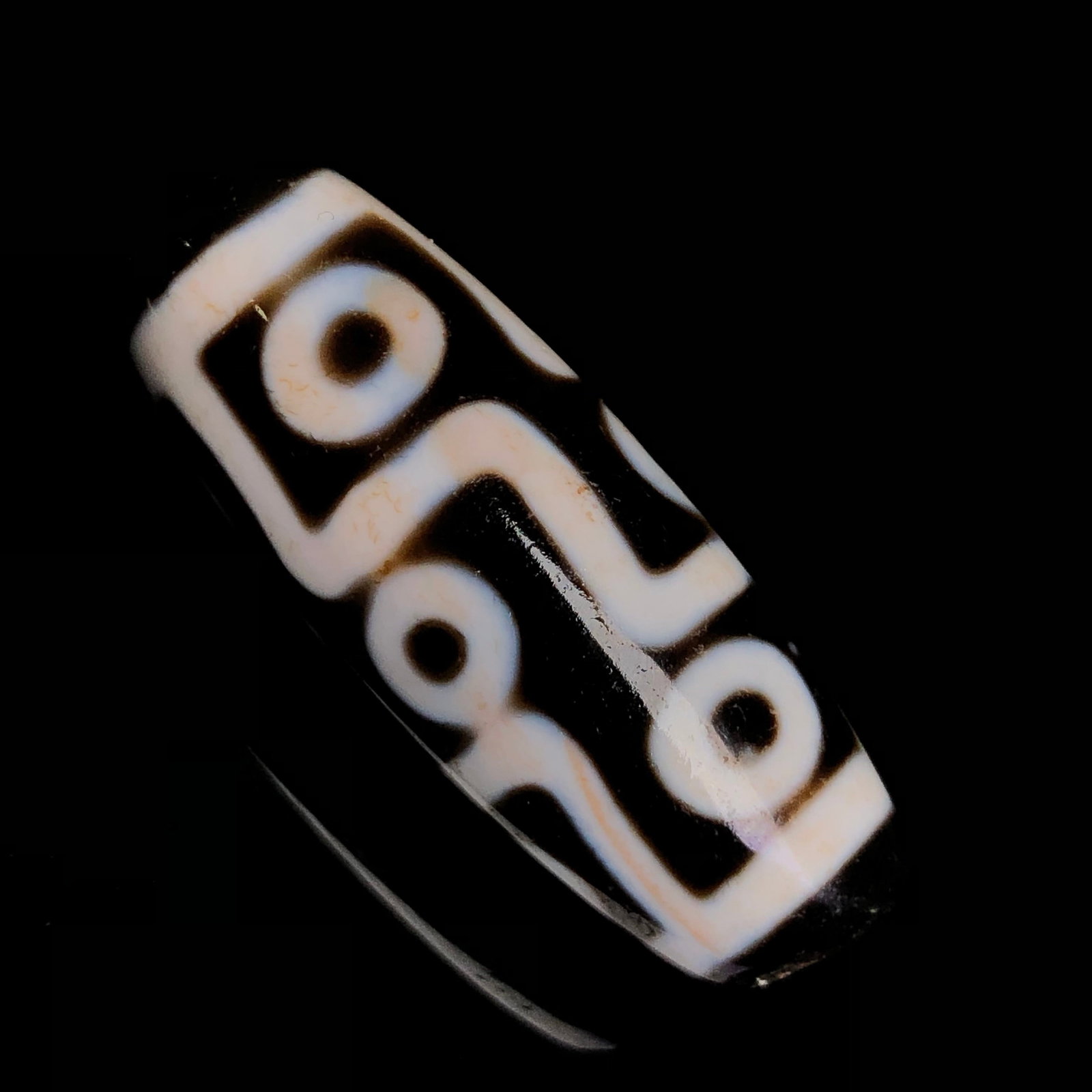 An Exquisite Nine Eyes Dzi Bead Pendant,With Cinnabar (1 of 9)