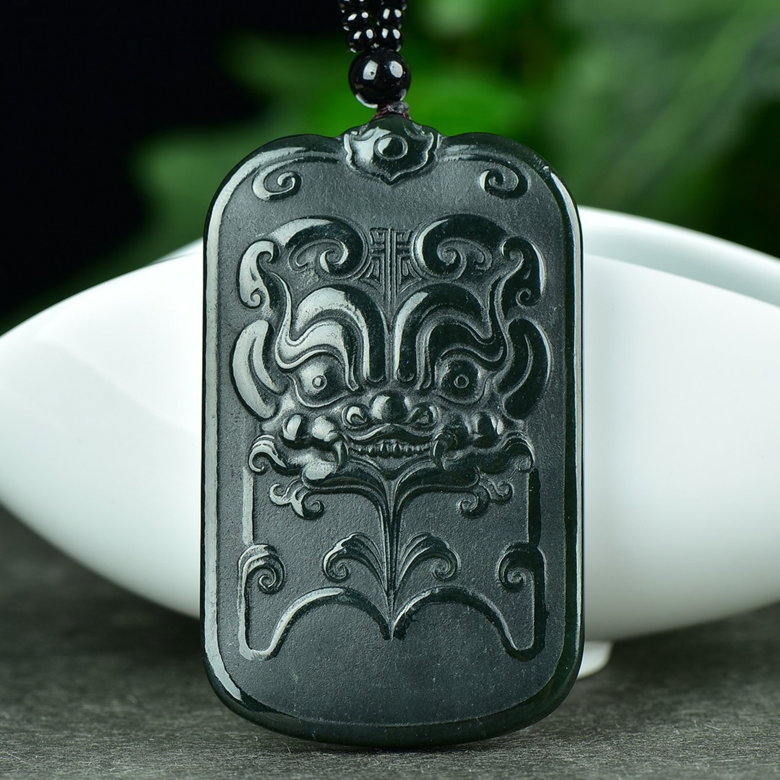 An Exquisite Sapphire Beast-Face Pattern Pendant: An Exquisite Sapphire Beast-Face Pattern Pendant,Size:39mmx65mm (寓意)佩戴时尚大气,让你与众不同。