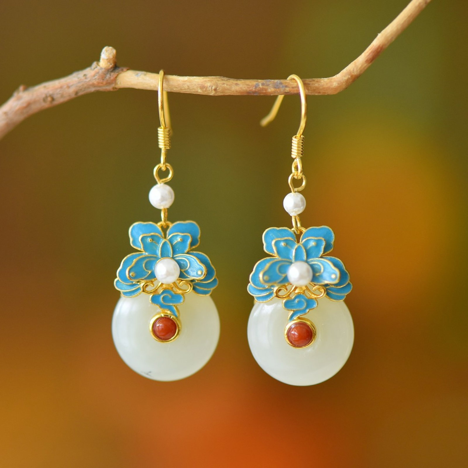 A Pair of Exquisite Sterling Silver-Gold Plated Inlaid White Jade Earrings,Inlaid Pearls: A Pair of Exquisite Sterling Silver-Gold Plated Inlaid White Jade Earrings,Inlaid Pearls,Size:15mmx15mm