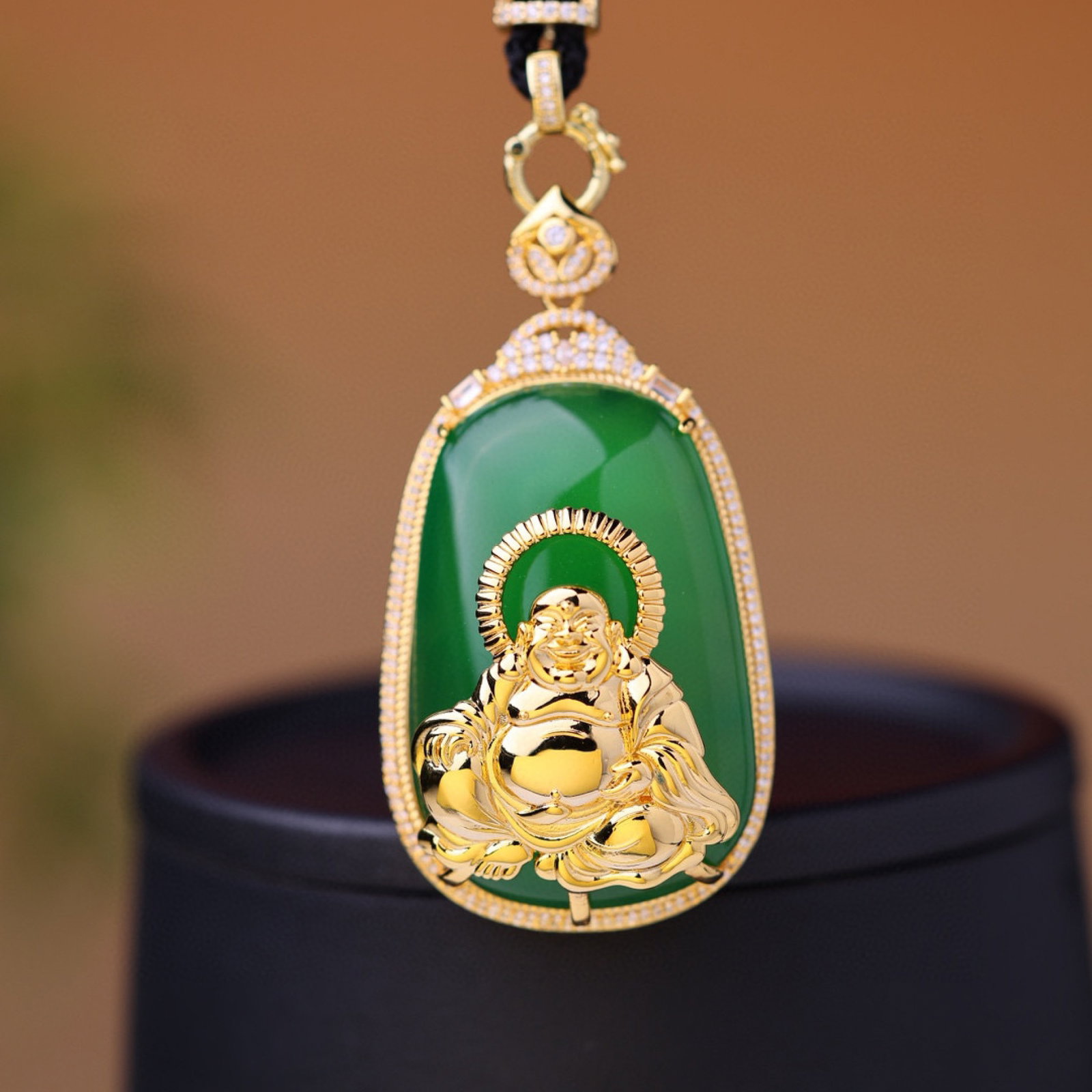 An Exquisite Bronze-Gold Plated Inlaid Agate Statue of Maitreya Buddha Necklace,Inlaid Diamond: An Exquisite Bronze-Gold Plated Inlaid Agate Statue of Maitreya Buddha Necklace,Inlaid Diamond,Size:30mmx45mm