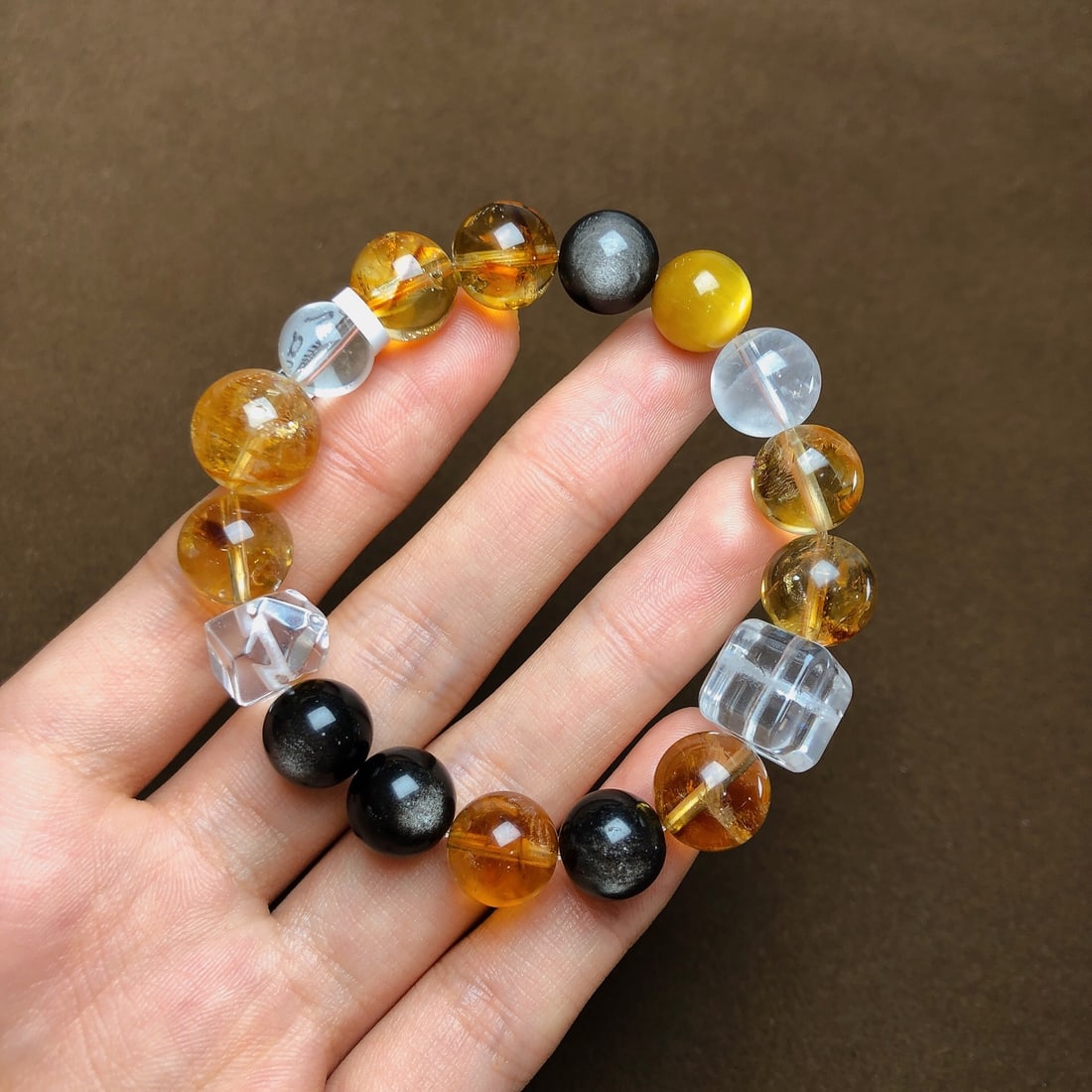 An Exquisite Crystal Bracelets