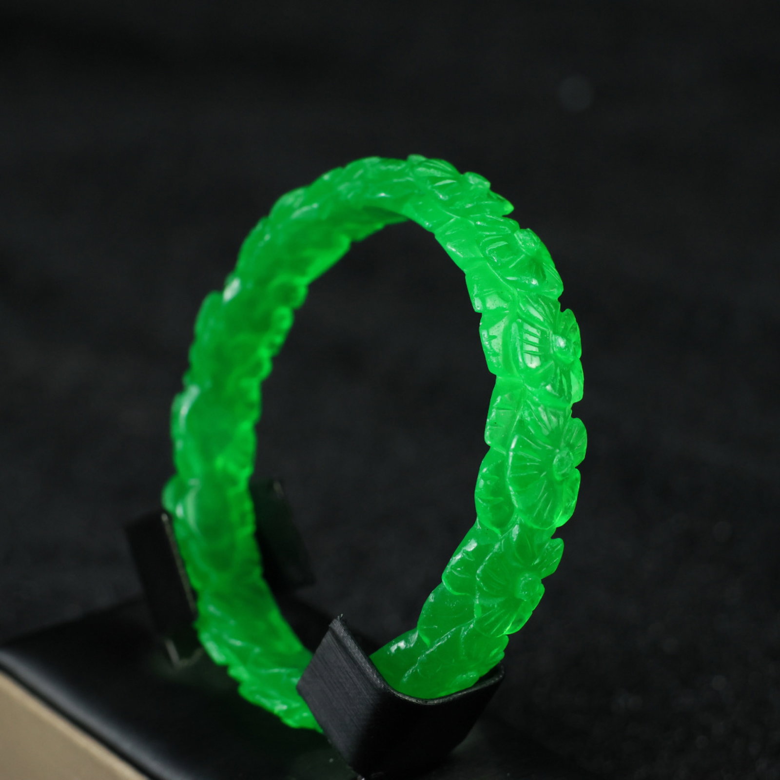 An Exquisite Jadeite Flower Pattern Bracelets - 4