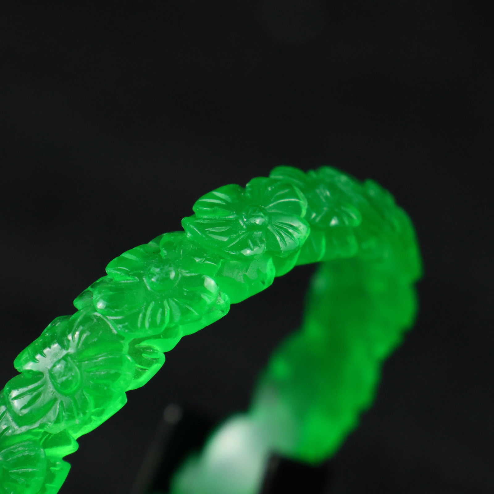 An Exquisite Jadeite Flower Pattern Bracelets - 6
