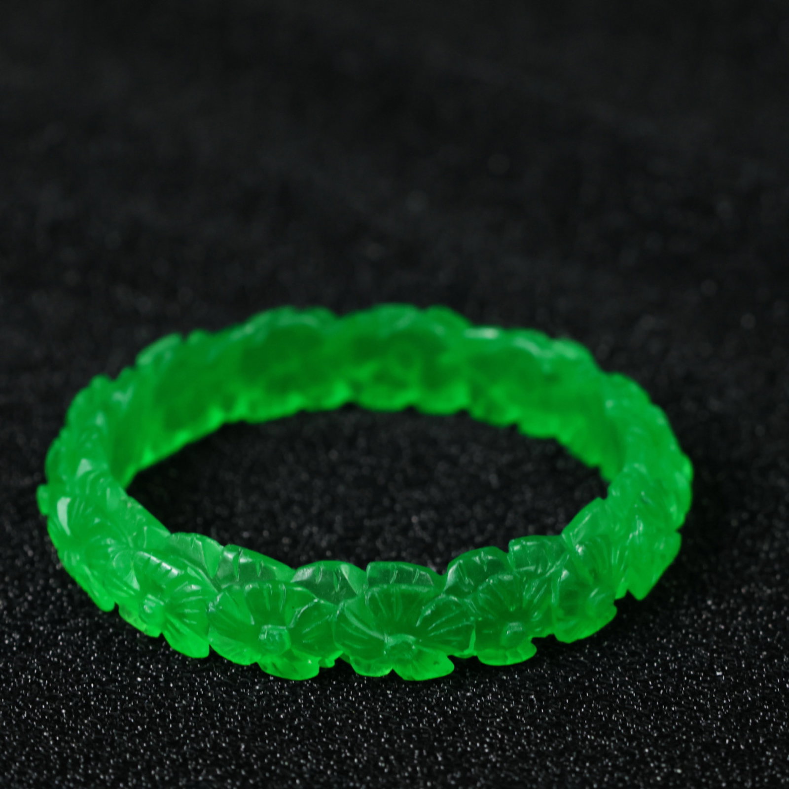An Exquisite Jadeite Flower Pattern Bracelets - 7