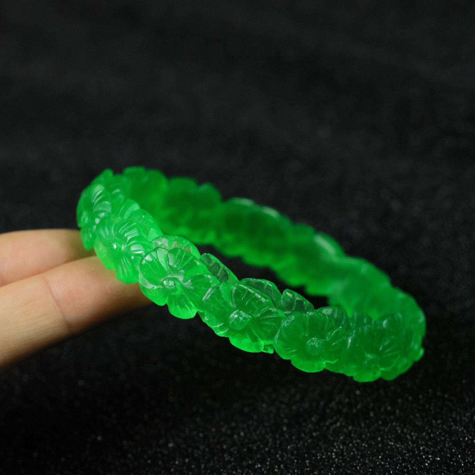 An Exquisite Jadeite Flower Pattern Bracelets - 8