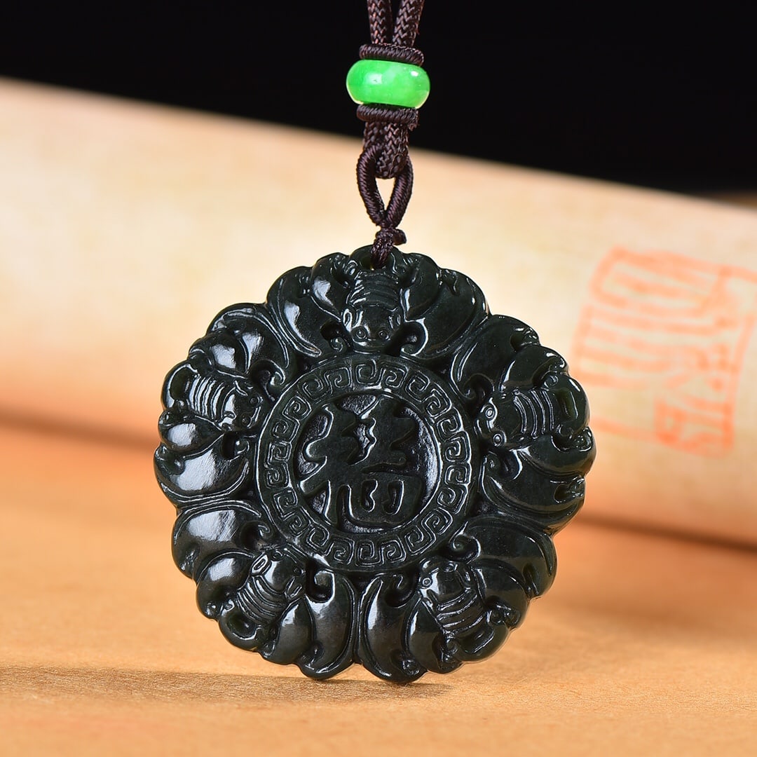 An Exquisite Sapphire Fu-Character Bats Pattern Pendant: An Exquisite Sapphire Fu-Character Bats Pattern Pendant,Size:54mmx54mm 寓意:吉祥,一生幸福 青玉福字蝙蝠纹০