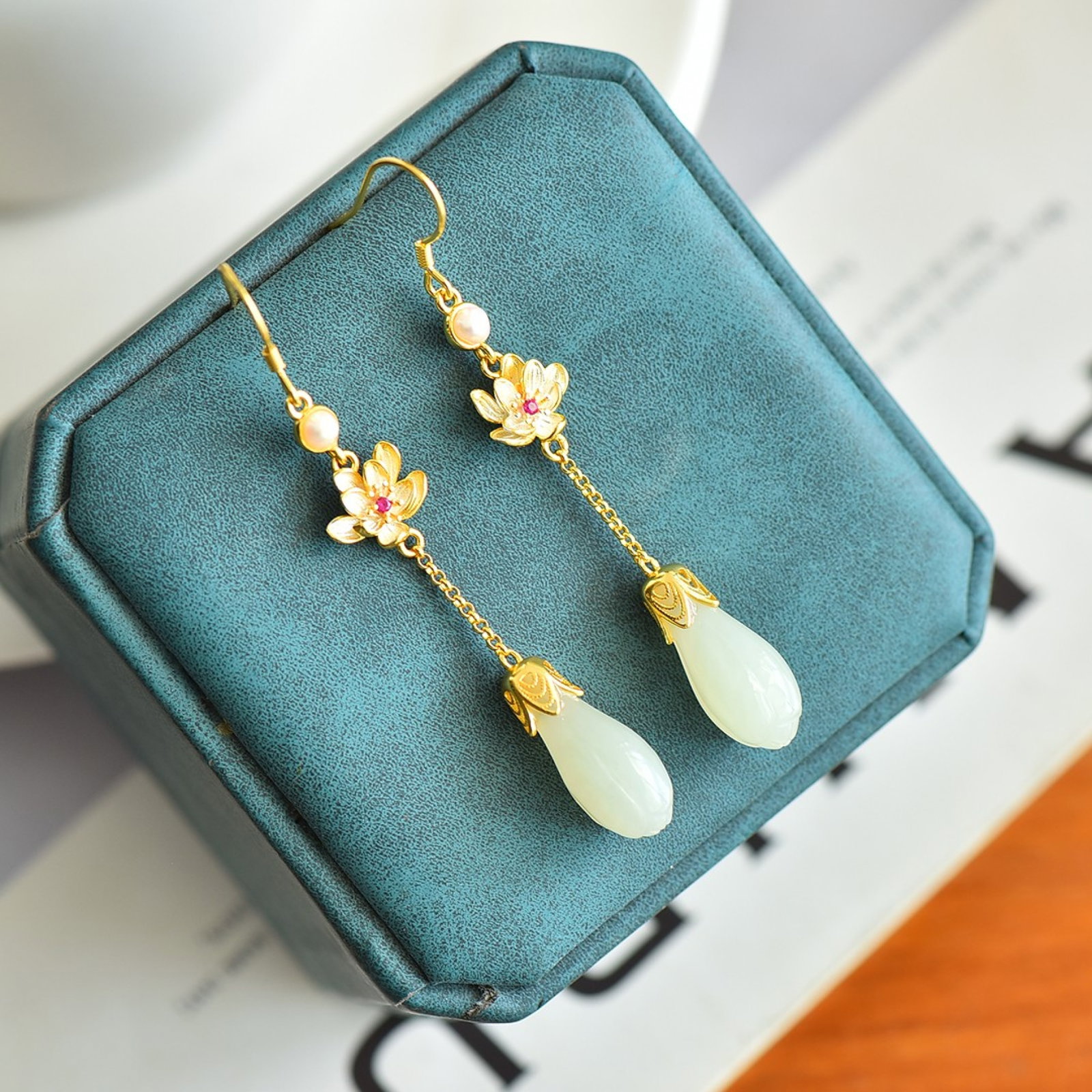 A Pair of Exquisite Sterling Silver-Gold Plated Inlaid White Jade Earrings,Inlaid Pearls: A Pair of Exquisite Sterling Silver-Gold Plated Inlaid White Jade Earrings,Inlaid Pearls,Size:8mmx19mm 一对精美的纯银镀金镶白玉&