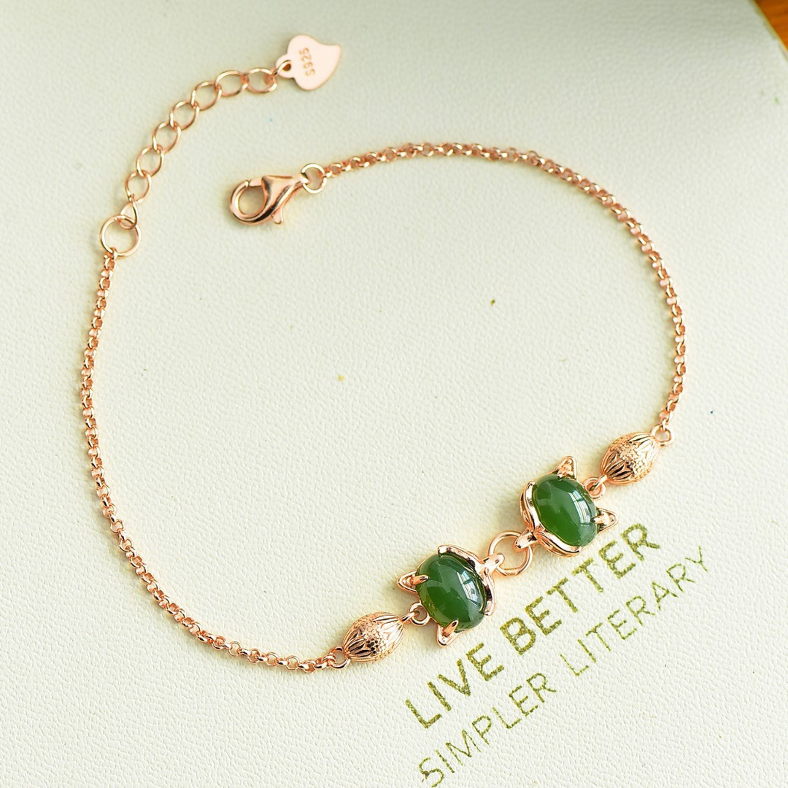 An Exquisite Sterling Silver-Gold Plated Inlaid Jasper Bracelets: An Exquisite Sterling Silver-Gold Plated Inlaid Jasper Bracelets,Size:6mmx8mm 纯银镀金镶碧玉手链