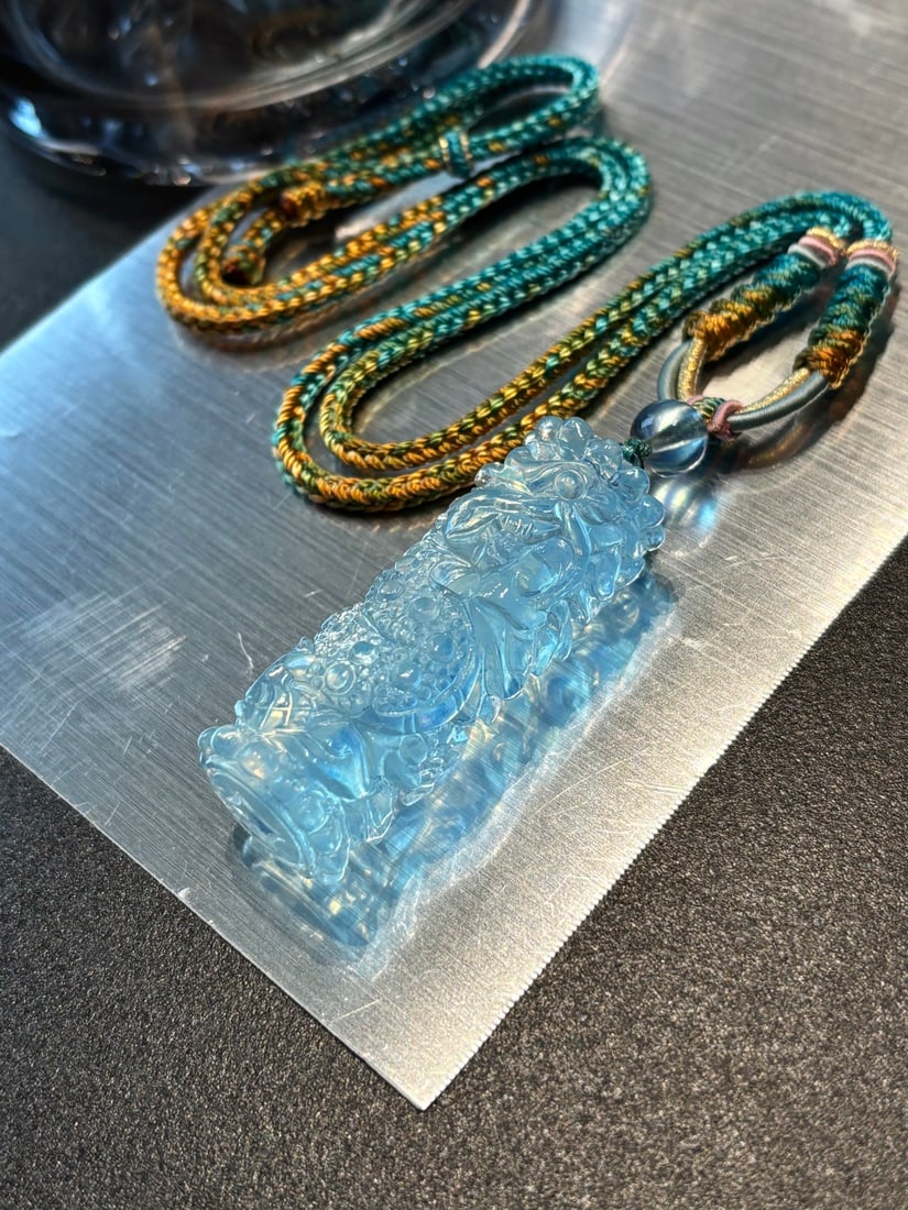 An Exquisite Aquamarine Dragon Pattern Pendant: An Exquisite Aquamarine Dragon Pattern Pendant,Size:54mmx22mm,Weight:27.8g 海蓝宝龙纹吊坠