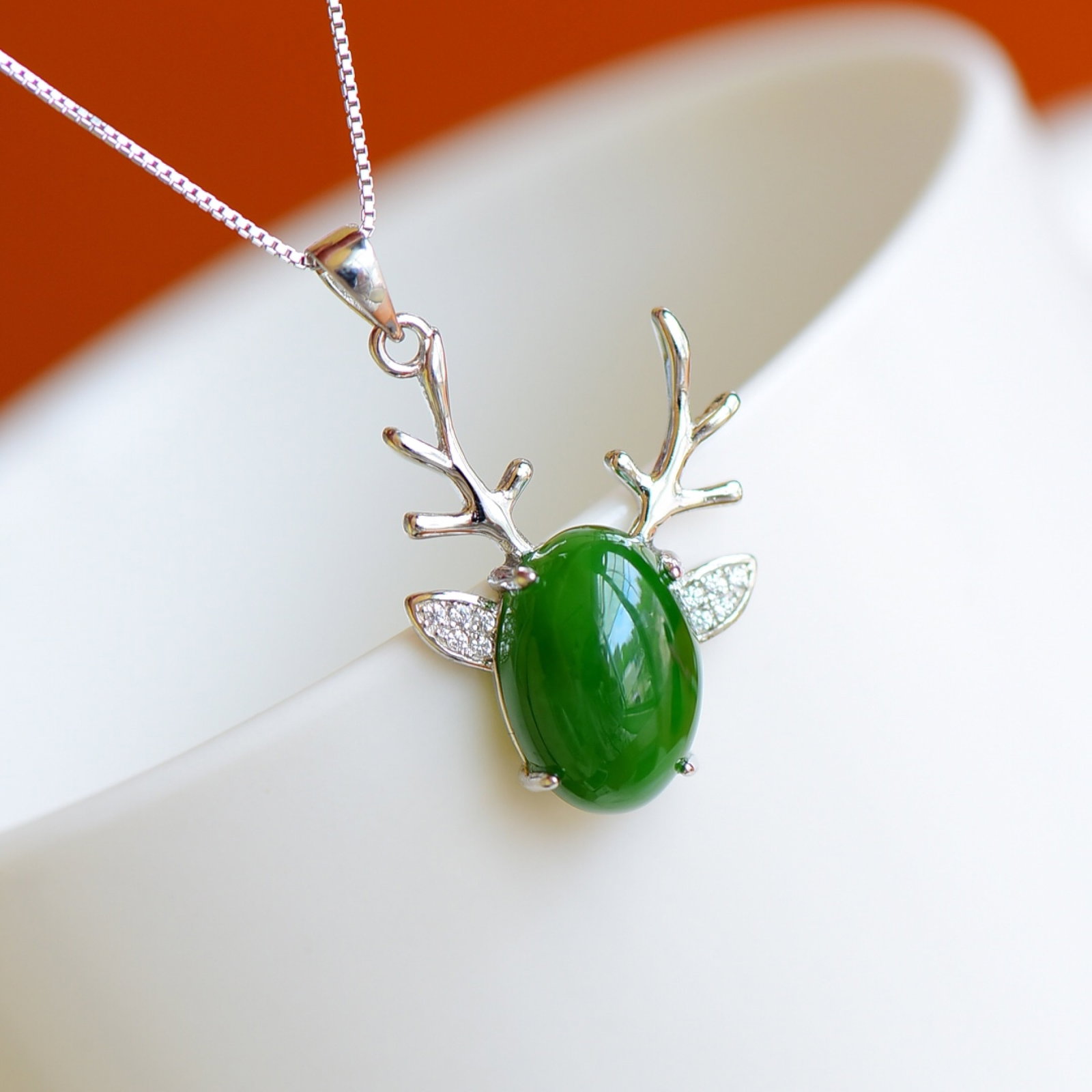 An Exquisite Sterling Silver Inlaid Jasper Pendant,Inlaid Diamond: An Exquisite Sterling Silver Inlaid Jasper Pendant,Inlaid Diamond,Size:10mmx14mm 纯银镶碧玉吊坠,嵌钻石