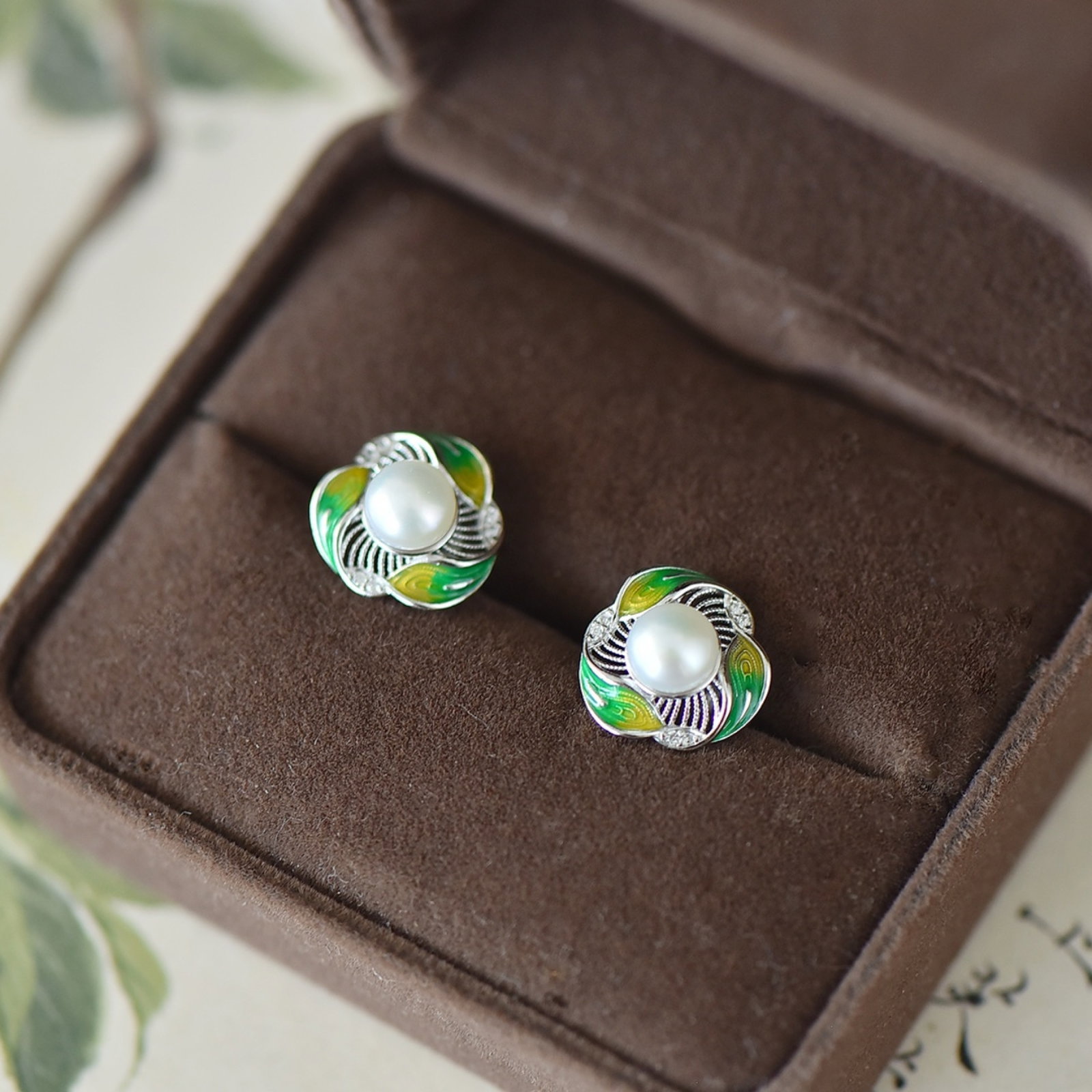 A Pair of Exquisite Sterling Silver Inlaid Pearls Enamel Earrings,Inlaid Gems: A Pair of Exquisite Sterling Silver Inlaid Pearls Enamel Earrings,Inlaid Gems Size:6mmx6mm