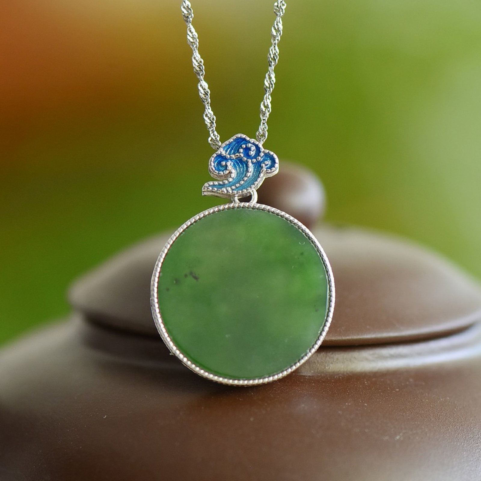 An Exquisite Sterling Silver Inlaid Jasper Pendant: An Exquisite Sterling Silver Inlaid Jasper Pendant 纯银镶碧玉吊坠