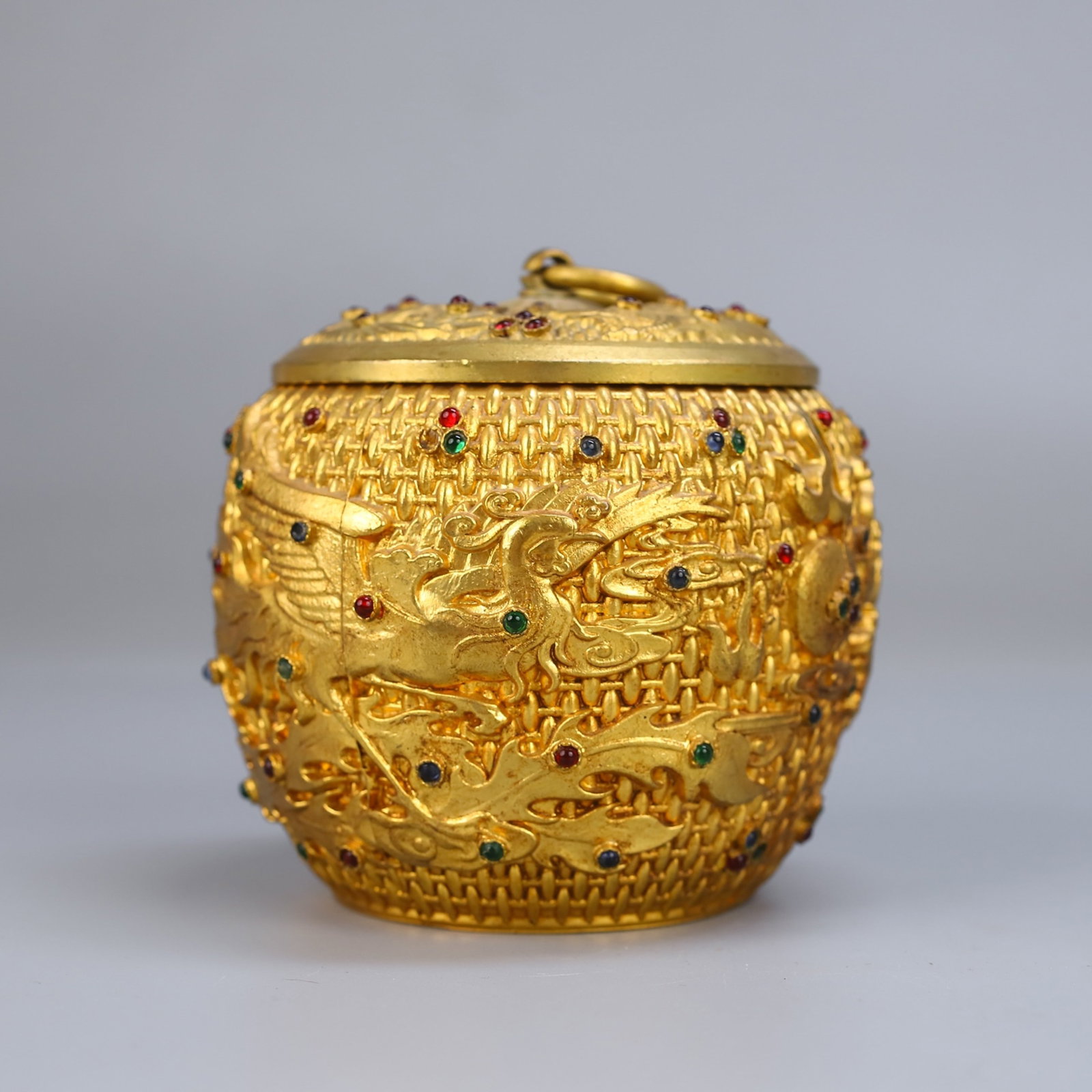 An Exquisite Gilt Bronze Lidded Jar Inlaid With Gemstones And Carved Phoenix Patterns (1 of 10)