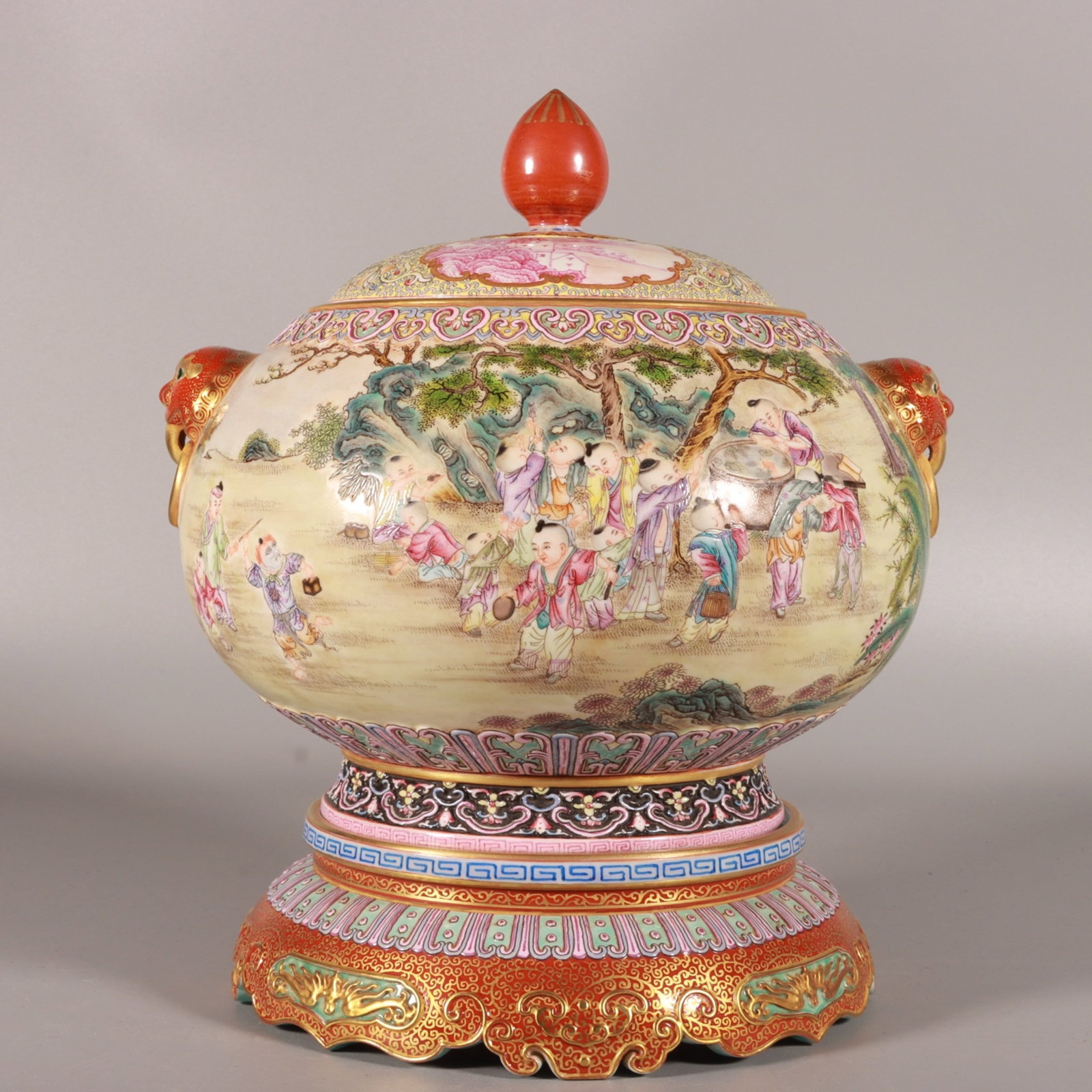 A Fine Famille Rose Guyuexuan Covered Jar with Continuous Children-at-Play and Lion Ears: A Fine Famille Rose Guyuexuan Covered Jar with Continuous Children-at-Play and Lion Ears,Qing Dynasty,China,Qianlong Six-character Mark,Size:9.4inx8.3in,粉彩古月轩通