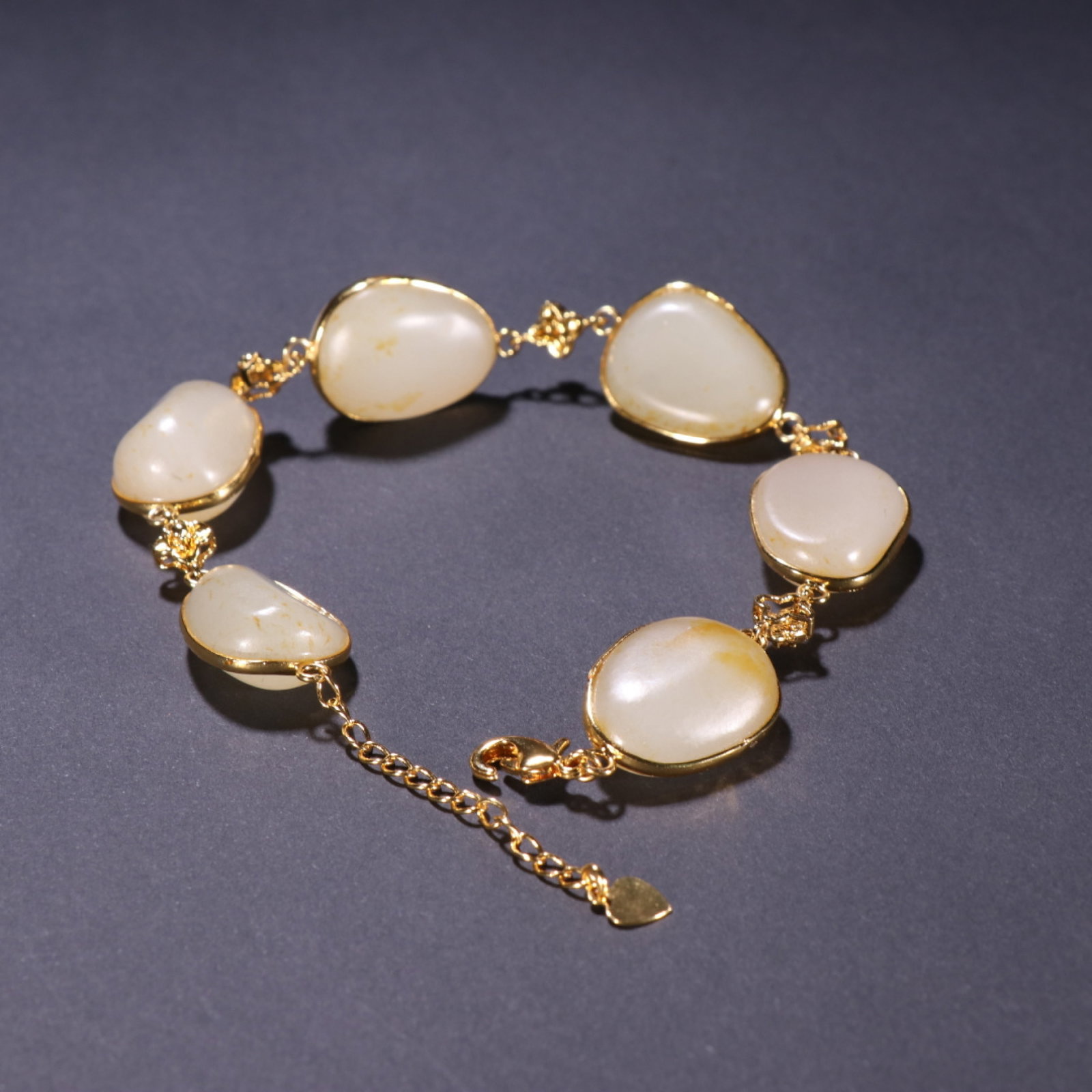 An Exquisite White Jade Seed Material Bracelet: An Exquisite White Jade Seed Material Bracelet,China Qing Dynasty,Dimension:(Bead Diameter)0.9inx0.7in,Weight:41g,白玉籽料手链,中国清代