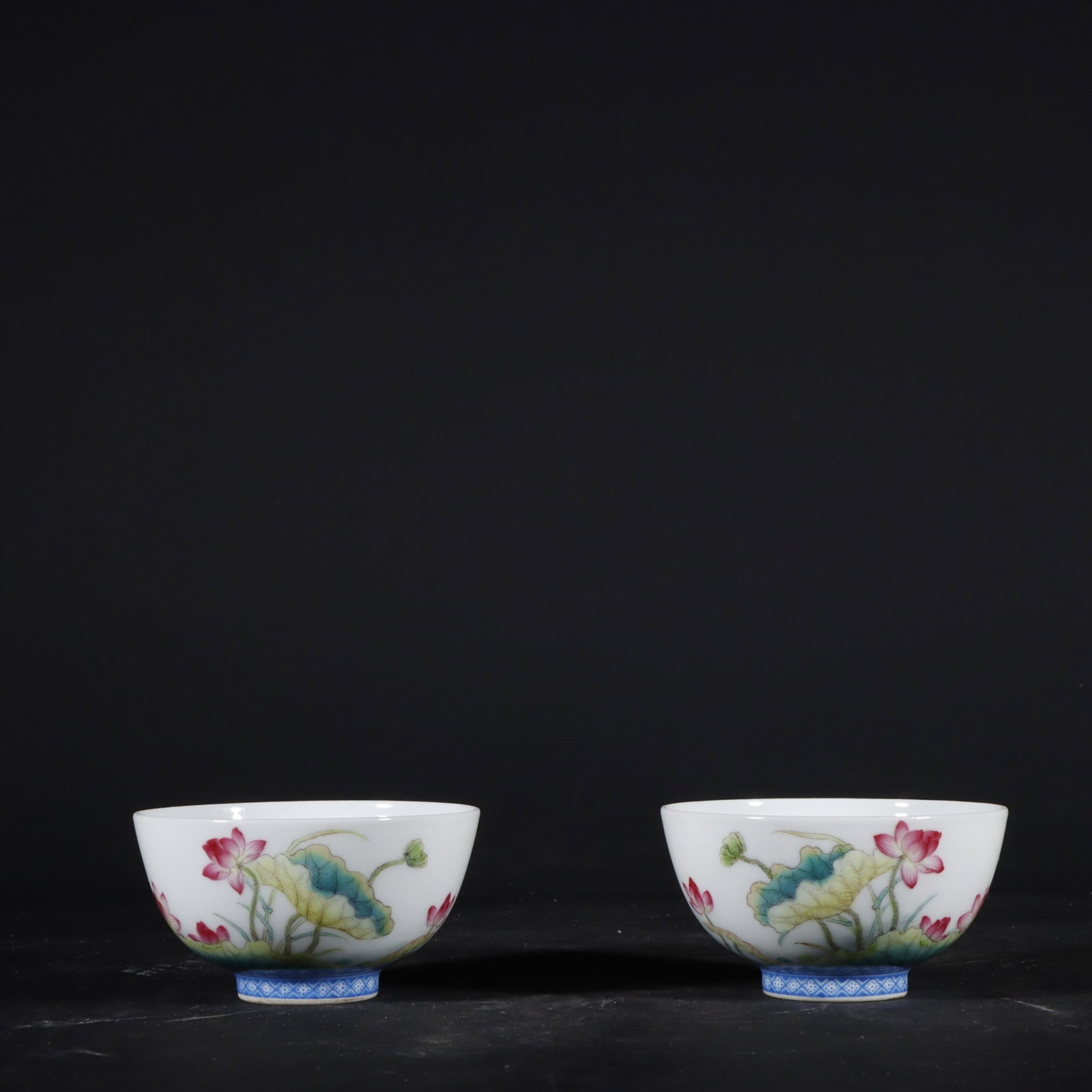 A Pair Of Exquisite Famille Rose Cups Decorated With Lotus And Inscribed Poem Inscriptions (1 of 9)