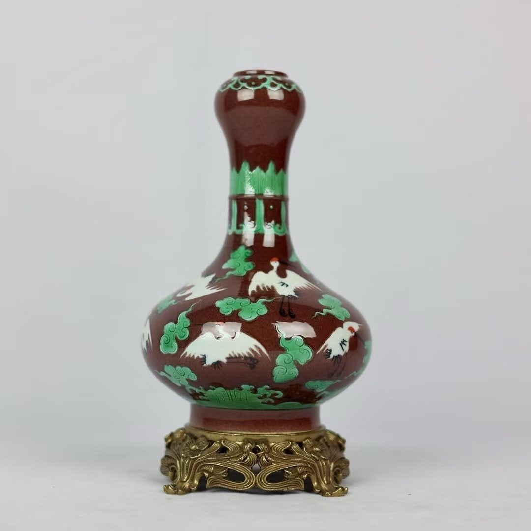 An Exquisite Plain Three-Color Garlic Head Vase,Cloud And Crane Pattern: An Exquisite Plain Three-Color Garlic Head Vase,Cloud And Crane Pattern,China Qing Dynasty,Six-Character Kangxi Mark,Dimensions:9.8inx4.7in,素三彩云鹤纹蒜