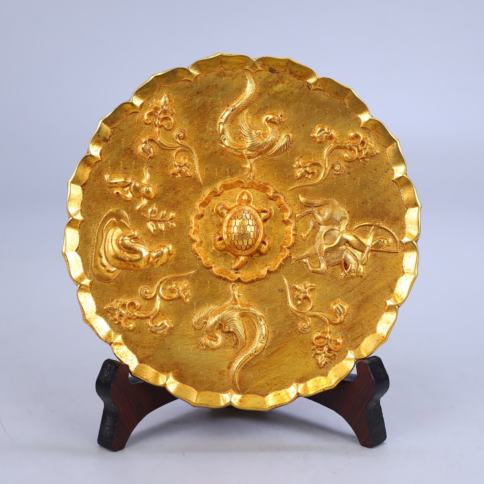 An Exquisite Gilt Bronze Flower Rim Plate With Carved Auspicious Beast Patterns (1 of 10)
