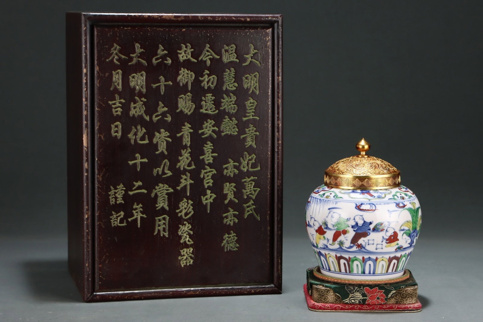 An Exquisite Doucai Covered Jar Decorated With Children At Play Patterns: An Exquisite Doucai Covered Jar Decorated With Children At Play Patterns,Ming Dynasty,China,Chenghua Six-character Mark,Size:6.7inx5.5in,斗彩婴戏图盖罐,ߑ