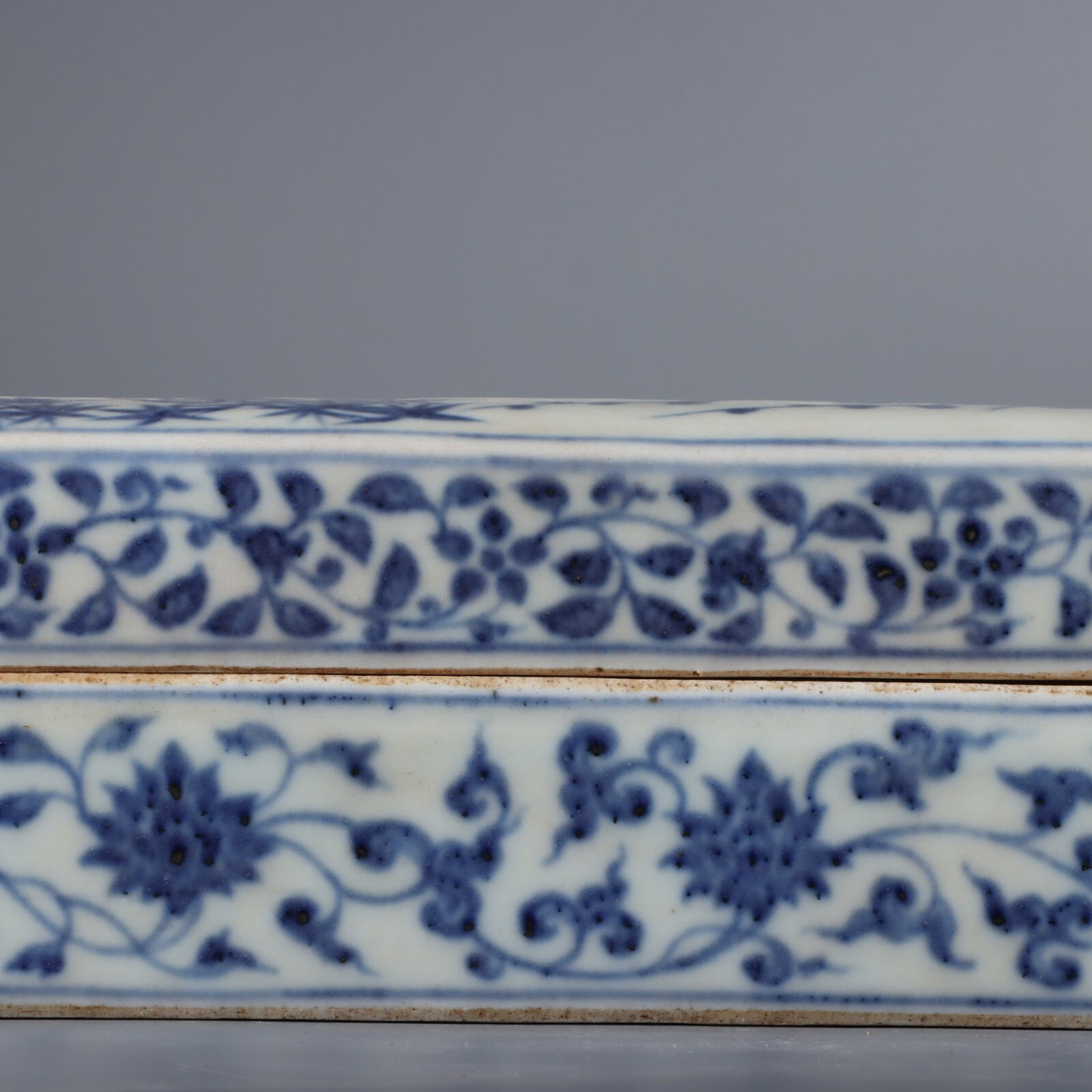 A Fine Underglaze Blue Square Covered Box - 2