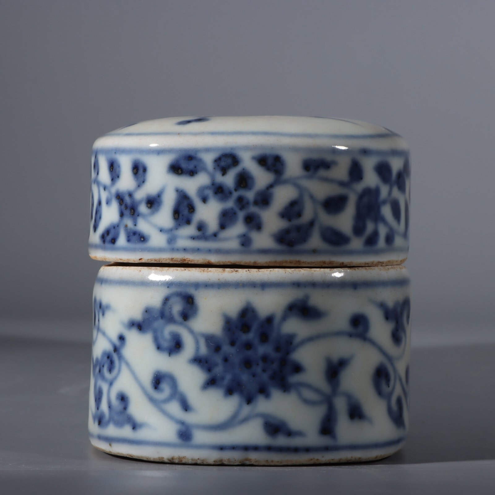 A Fine Underglaze Blue Square Covered Box - 3