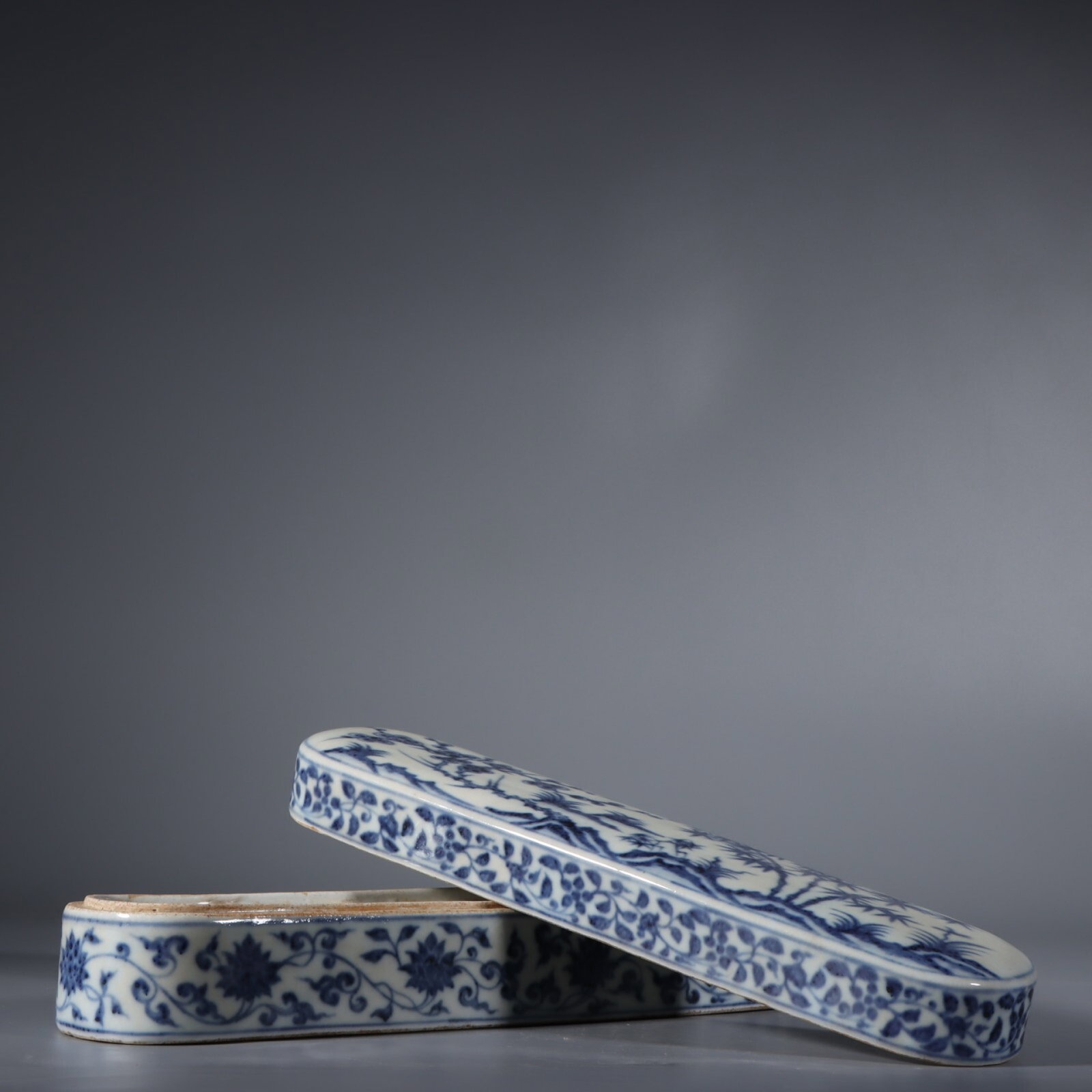 A Fine Underglaze Blue Square Covered Box - 4