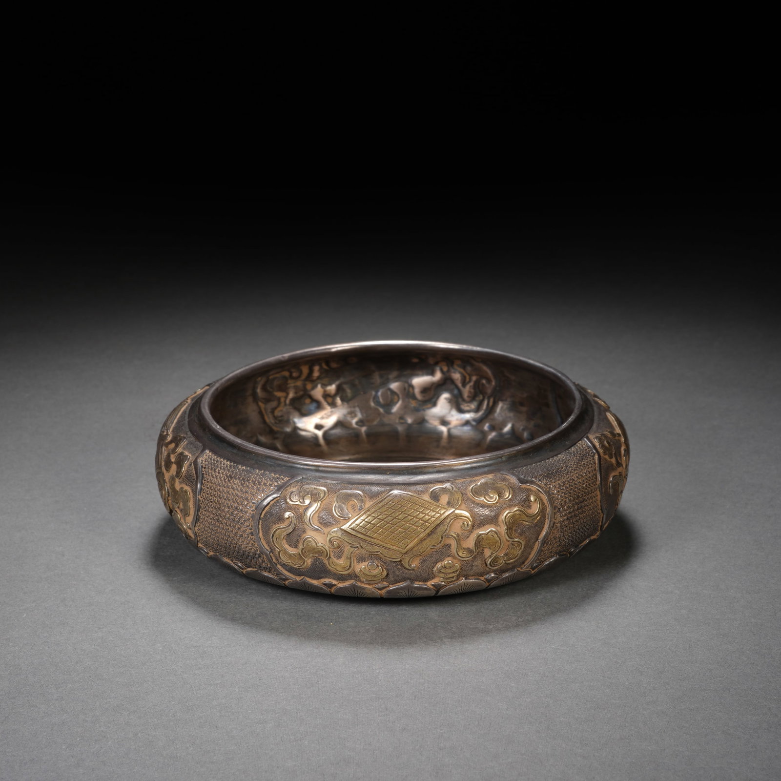An Exquisite Gilded Sterling Silver Water Washer With Antique Patterns (1 of 8)