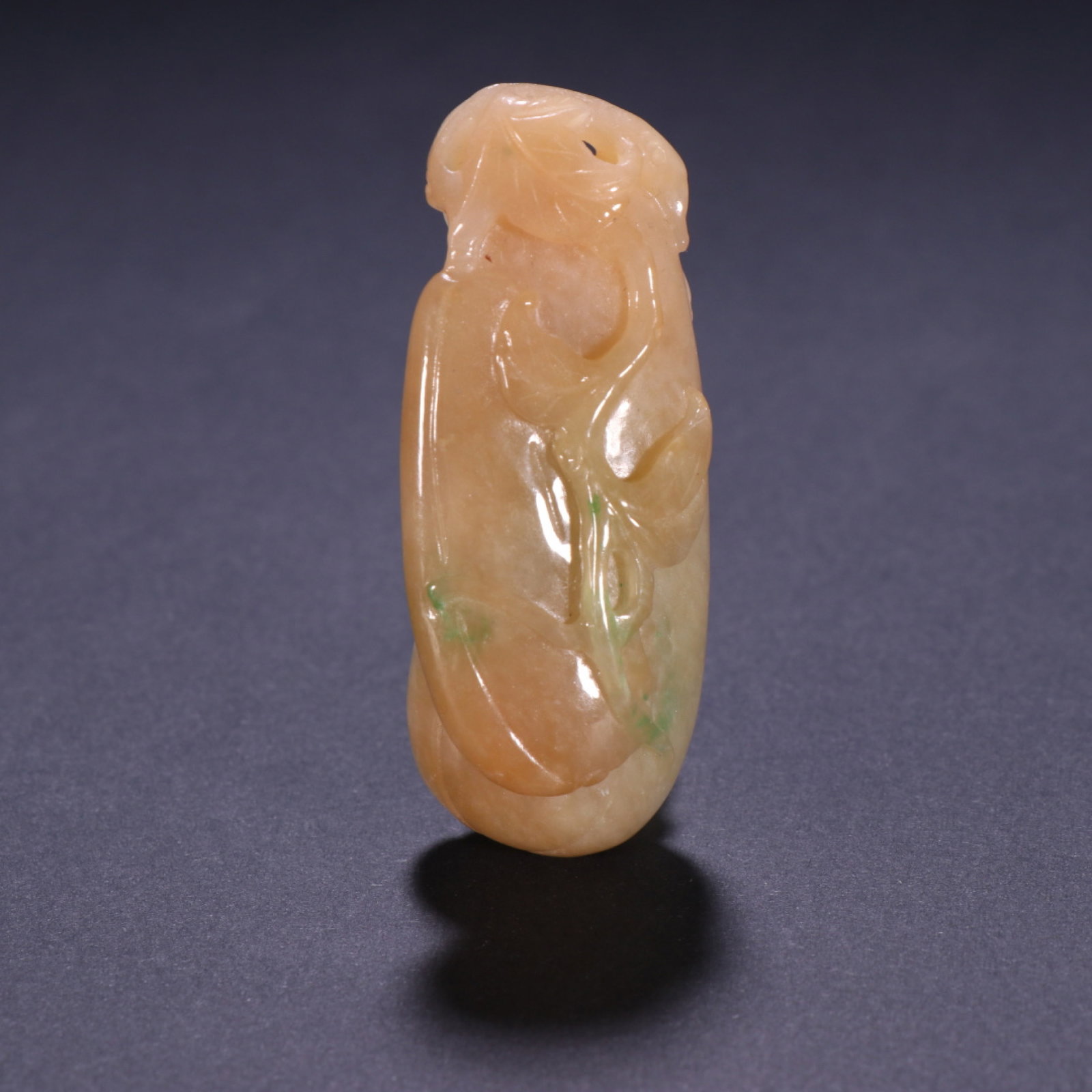 An Exquisite Jadeite Fortune Melon Pendant: An Exquisite Jadeite Fortune Melon Pendant,China Qing Dynasty,Dimensions:2.3inx1in,Weight:45.8g,翡翠福瓜挂件,中国清代