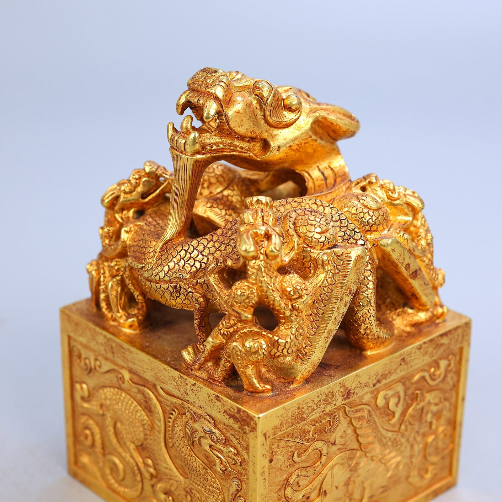 An Exquisite Gilt Bronze Square Seal With Multiple Dragon Knobs - 10