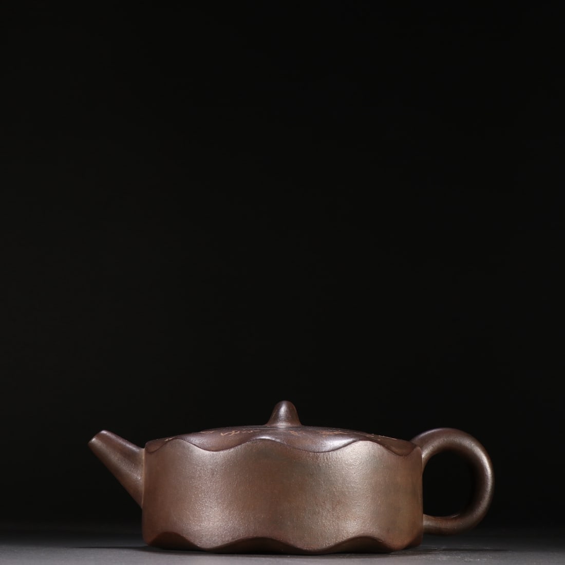 A Fine Chinese Zisha Clay Teapot with Poetic Inscription: A Fine Chinese Zisha Clay Teapot with Poetic Inscription,Qing Dynasty–Republic Period,China,Chen Guangming Mark,Size:2.8inx7in,紫砂诗文茶壶,中国&#