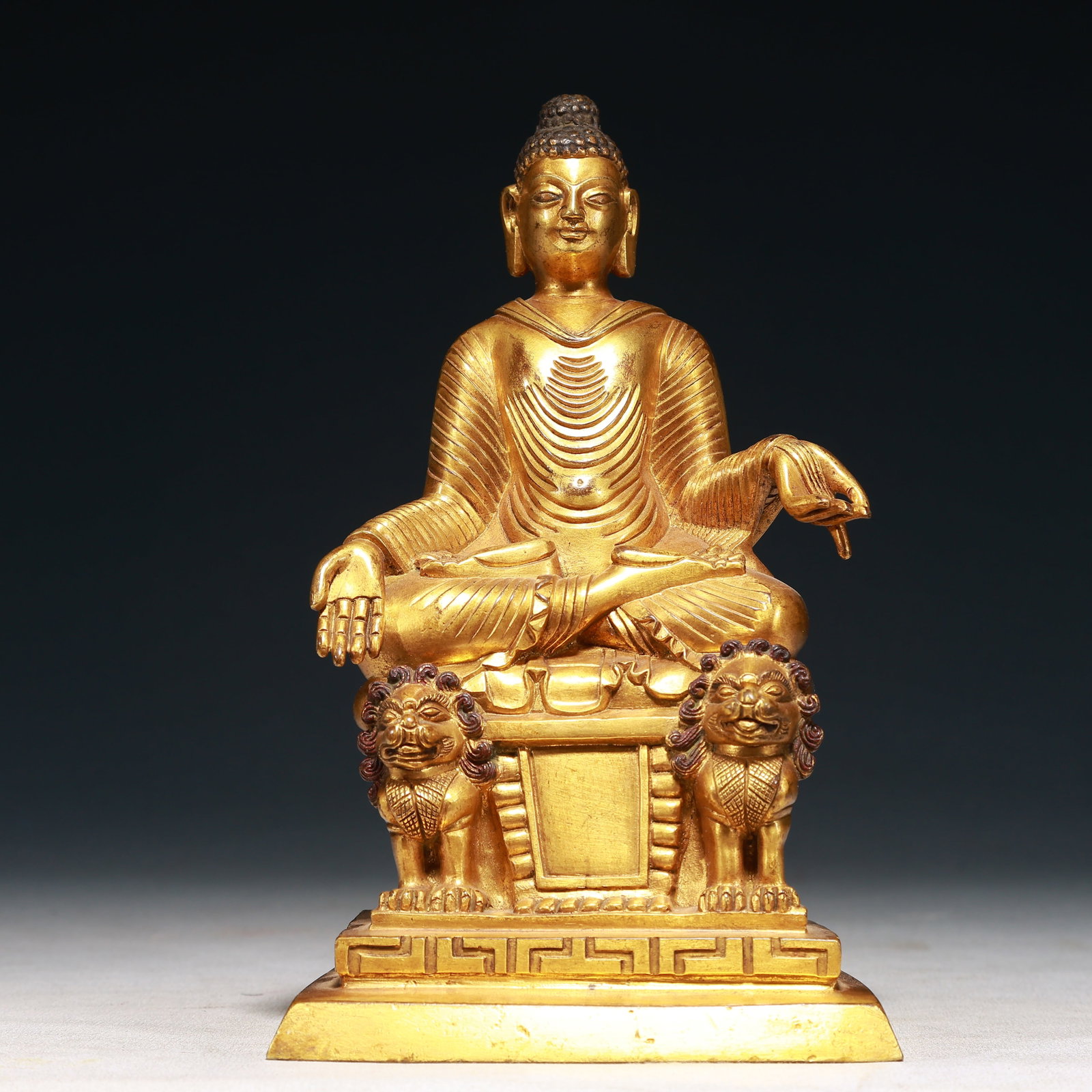 A Solemn Gilt Bronze Statue of Sakyamuni,With Inscription: A Solemn Gilt Bronze Statue of Sakyamuni,With Inscription,Qing Dynasty,China,Size:5.1inx3.3inx8.3in,Weight:2350g 铜鎏金如来像,带铭文,中Þ