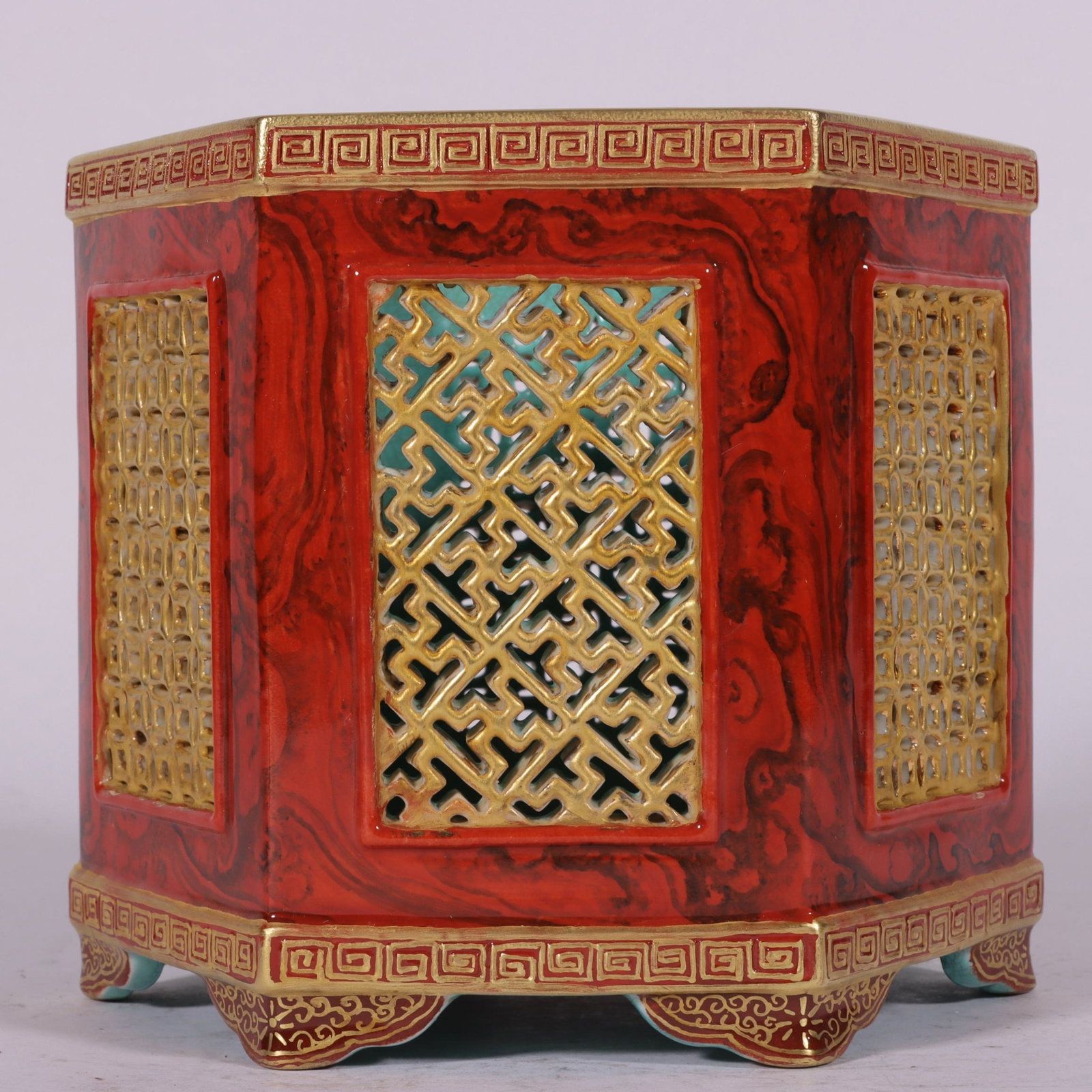A Fine Wood-Grain Glaze Gilt Hollowed Hexagonal Brush Pot: A Fine Wood-Grain Glaze Gilt Hollowed Hexagonal Brush Pot,Qing Dynasty,China,Qianlong Six-character Mark,Size:5inx5.8in,木纹釉描金镂空六方笔