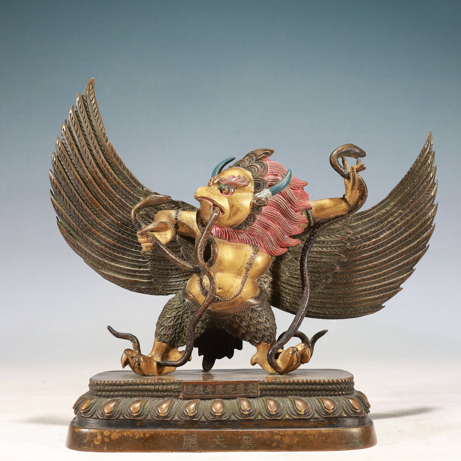 A Solemn Gilt Bronze Statue of Garu?a: A Solemn Gilt Bronze Statue of Garuḍa,Qing Dynasty, China,Qianlong Mark,Size:9.8inx3.1inx9.1in,Weight:3100g 铜鎏金大鹏金翅鸟像,中Þ