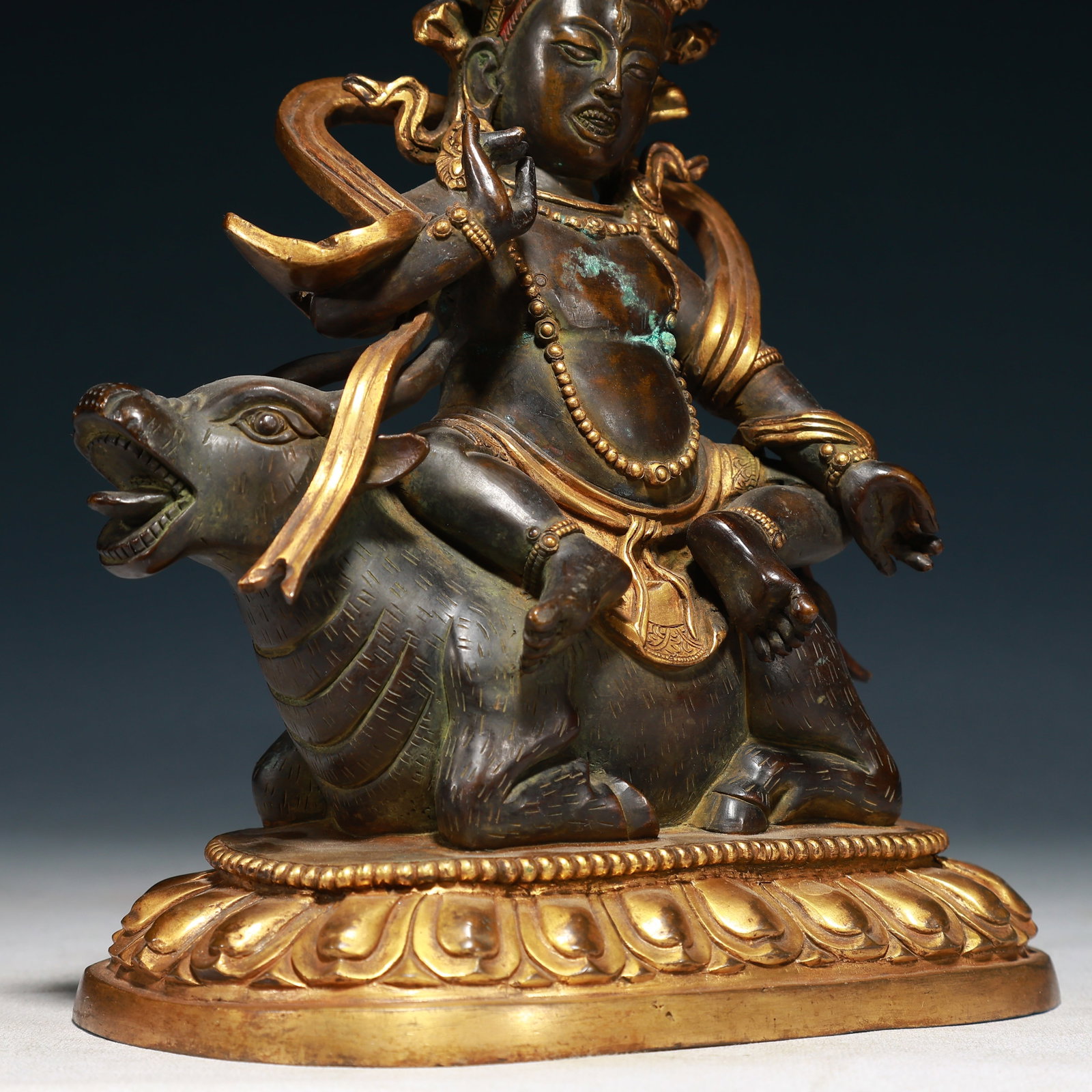 A Solemn Gilt Bronze Buddha Statue - 6