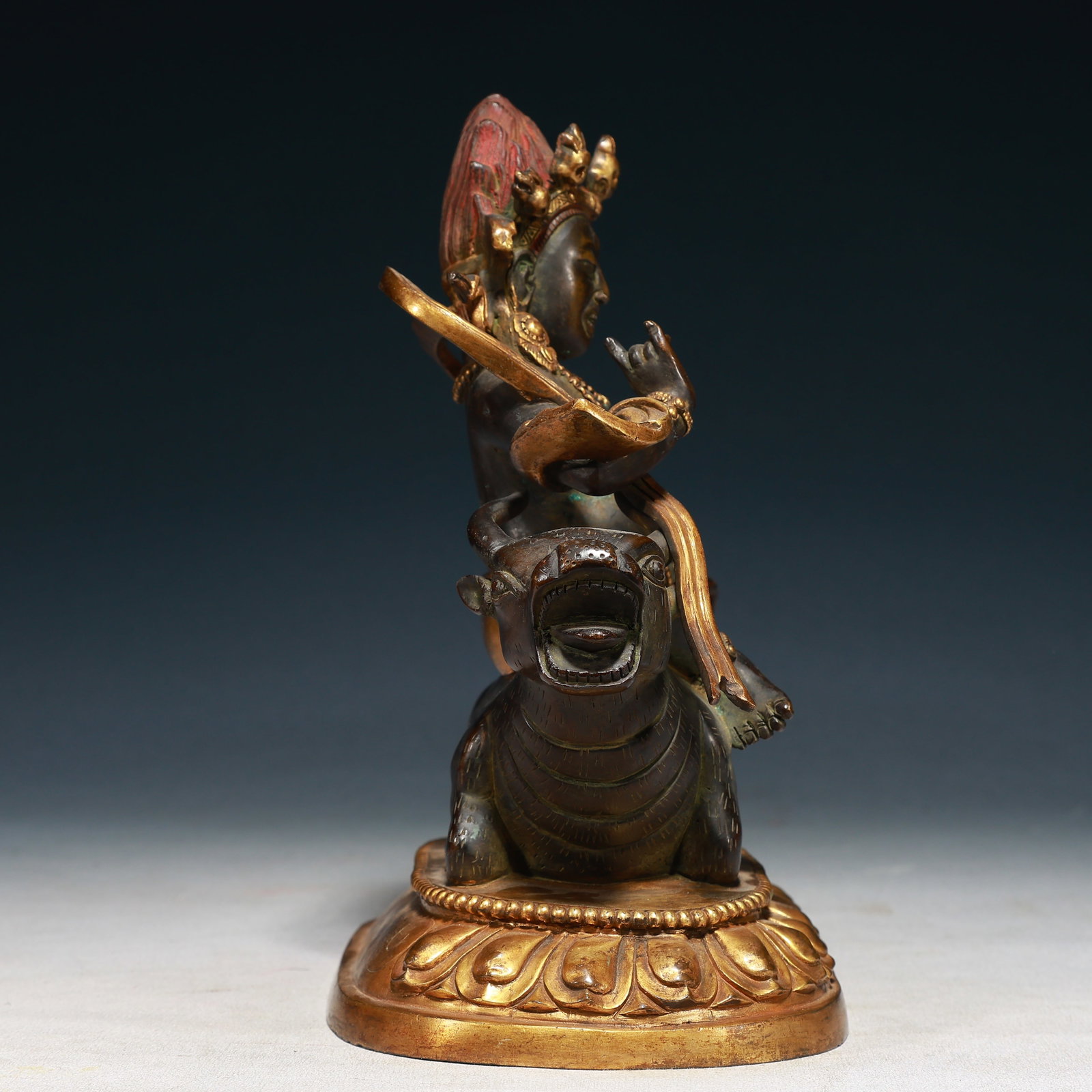 A Solemn Gilt Bronze Buddha Statue - 8