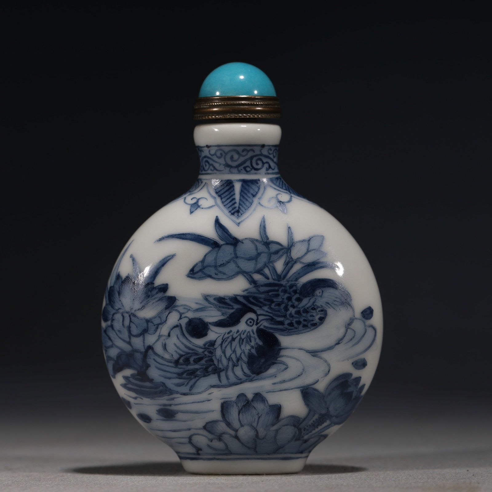 A Chinese Blue and White Porcelain Snuff Bottle with Mandarin Ducks,Qianlong Mark (1 of 5)