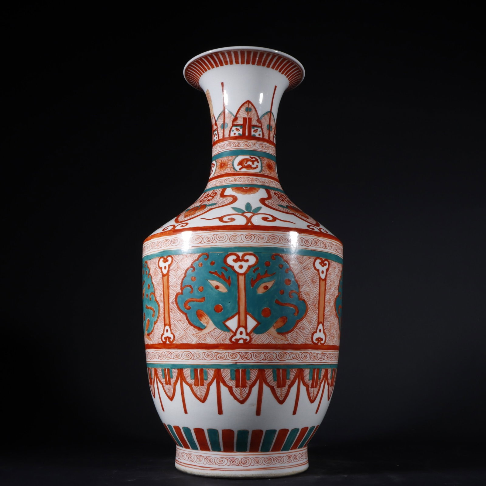An Exquisite Red And Green Enamel Vase: An Exquisite Red And Green Enamel Vase,Qing Dynasty,China,Kangxi Six-character
