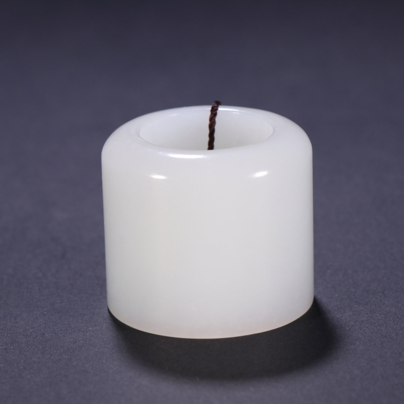 An Exquisite White Jade Thumb Ring - 4