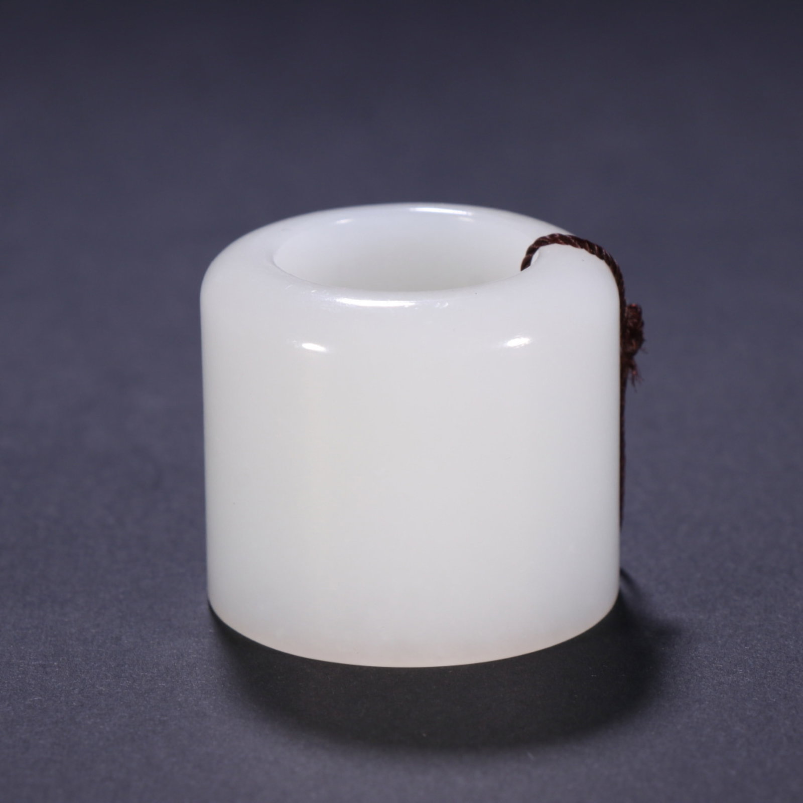 An Exquisite White Jade Thumb Ring - 5