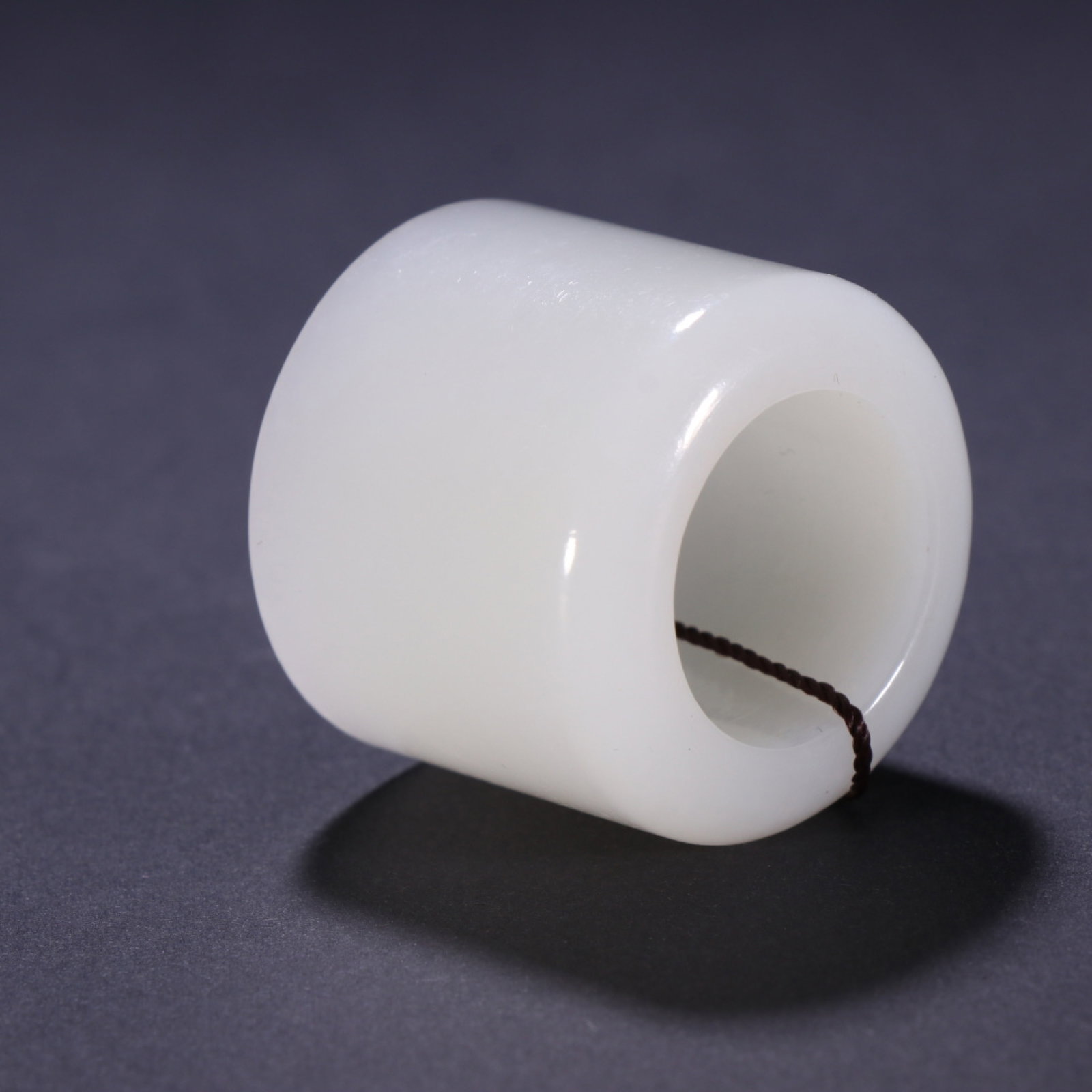 An Exquisite White Jade Thumb Ring - 8