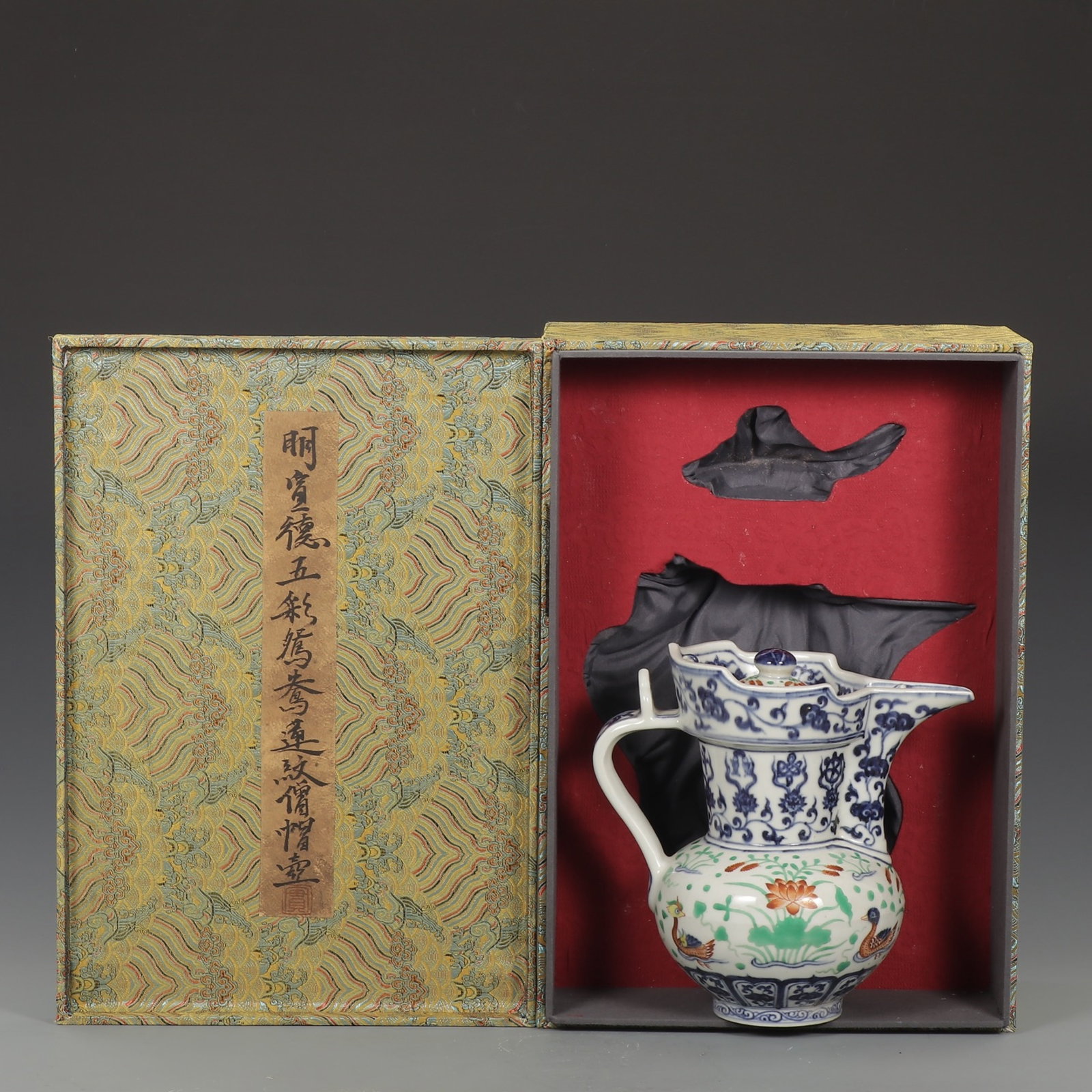An Exquisite Wucai Monk??s Cap Ewer With Mandarin Ducks In Lotus Pond Patterns (1 of 9)