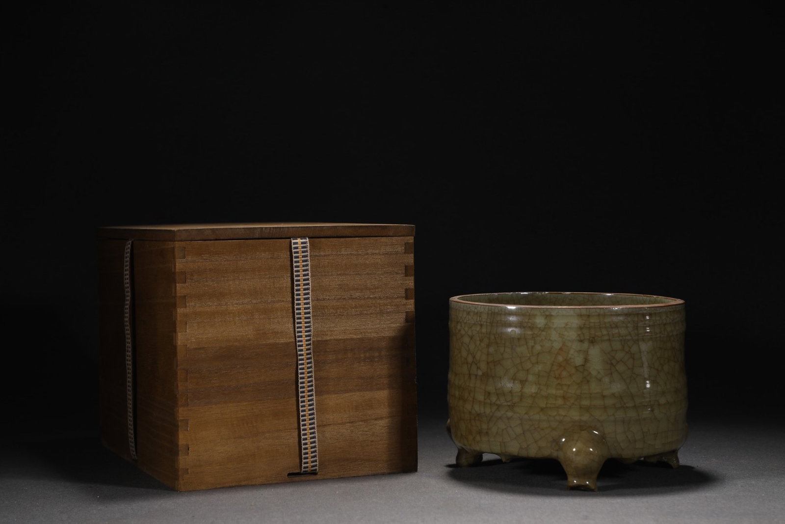 An Exquisite Guan Kiln Crackled Yellow Glaze Three-Legged Zun-Style Censer (1 of 9)