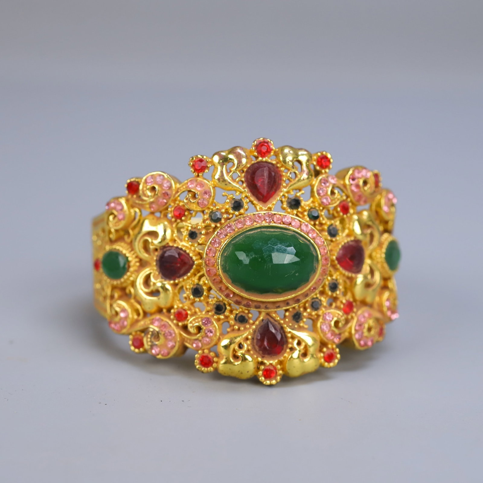 An Exquisite Gilt Bronze Hollow Bracelet Inlaid With Multiple Gemstones: An Exquisite Gilt Bronze Hollow Bracelet Inlaid With Multiple Gemstones,China,Qing Dynasty,Dimensions:2inx2.4in,Weight:60g,铜鎏金镶多宝镂空手ž